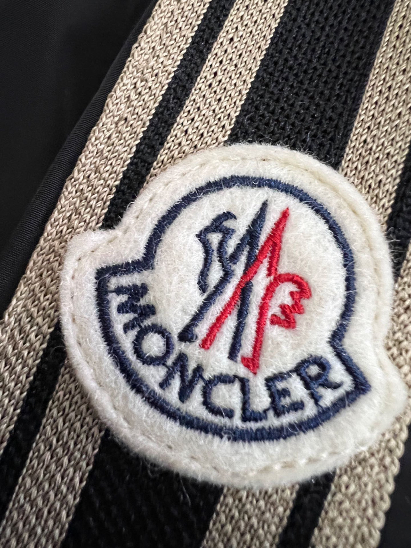 ） Moncle*新款连帽风衣夹克，客供进口聚脂纤维面料原厂五金配件，进口的科技面料防风防雨防紫外线!凸