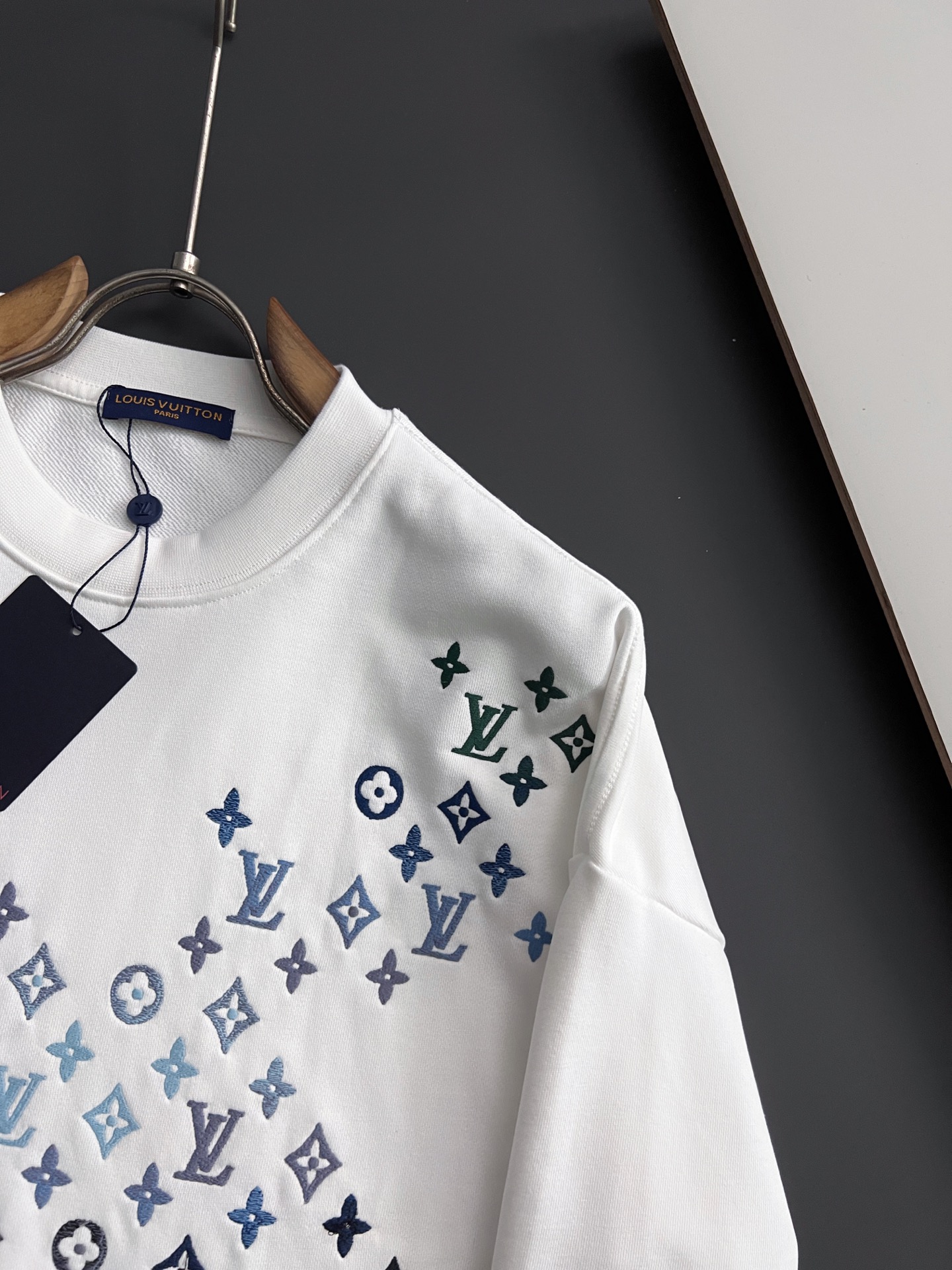 ）1V*！·独家 高端定制。 最新爆款卫衣，休闲圆领款，独家定制纯棉420克、科技面料，定制原版螺纹，档