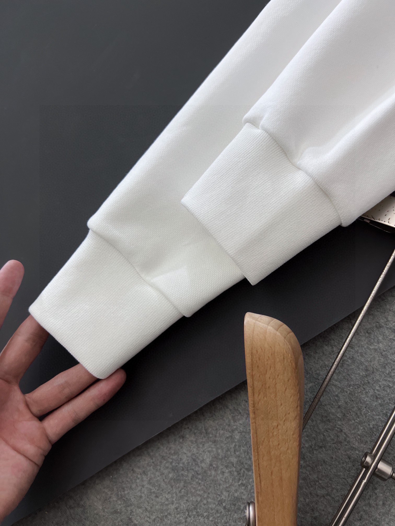 ）1V*！·独家 高端定制。 最新爆款卫衣，休闲圆领款，独家定制纯棉420克、科技面料，定制原版螺纹，档