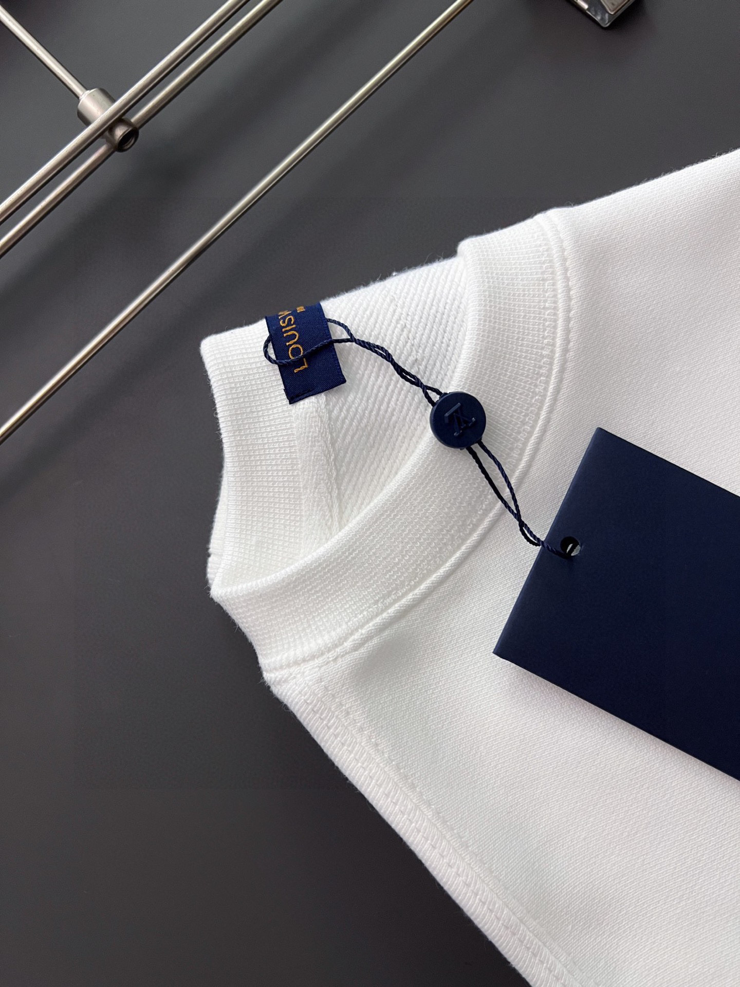 ）1V*！·独家 高端定制。 最新爆款卫衣，休闲圆领款，独家定制纯棉420克、科技面料，定制原版螺纹，档