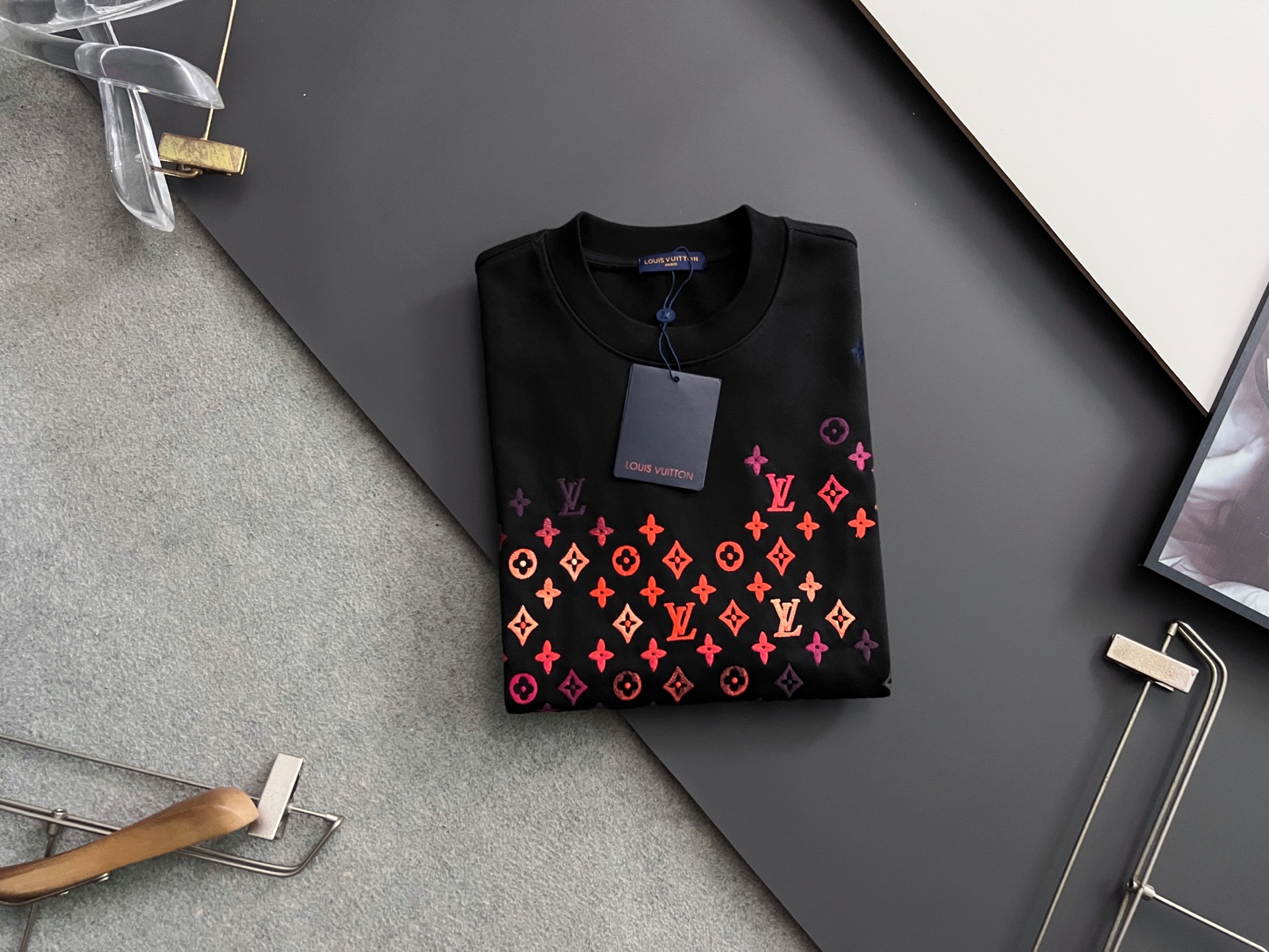 ）1V*！·独家 高端定制。 最新爆款卫衣，休闲圆领款，独家定制纯棉420克、科技面料，定制原版螺纹，档