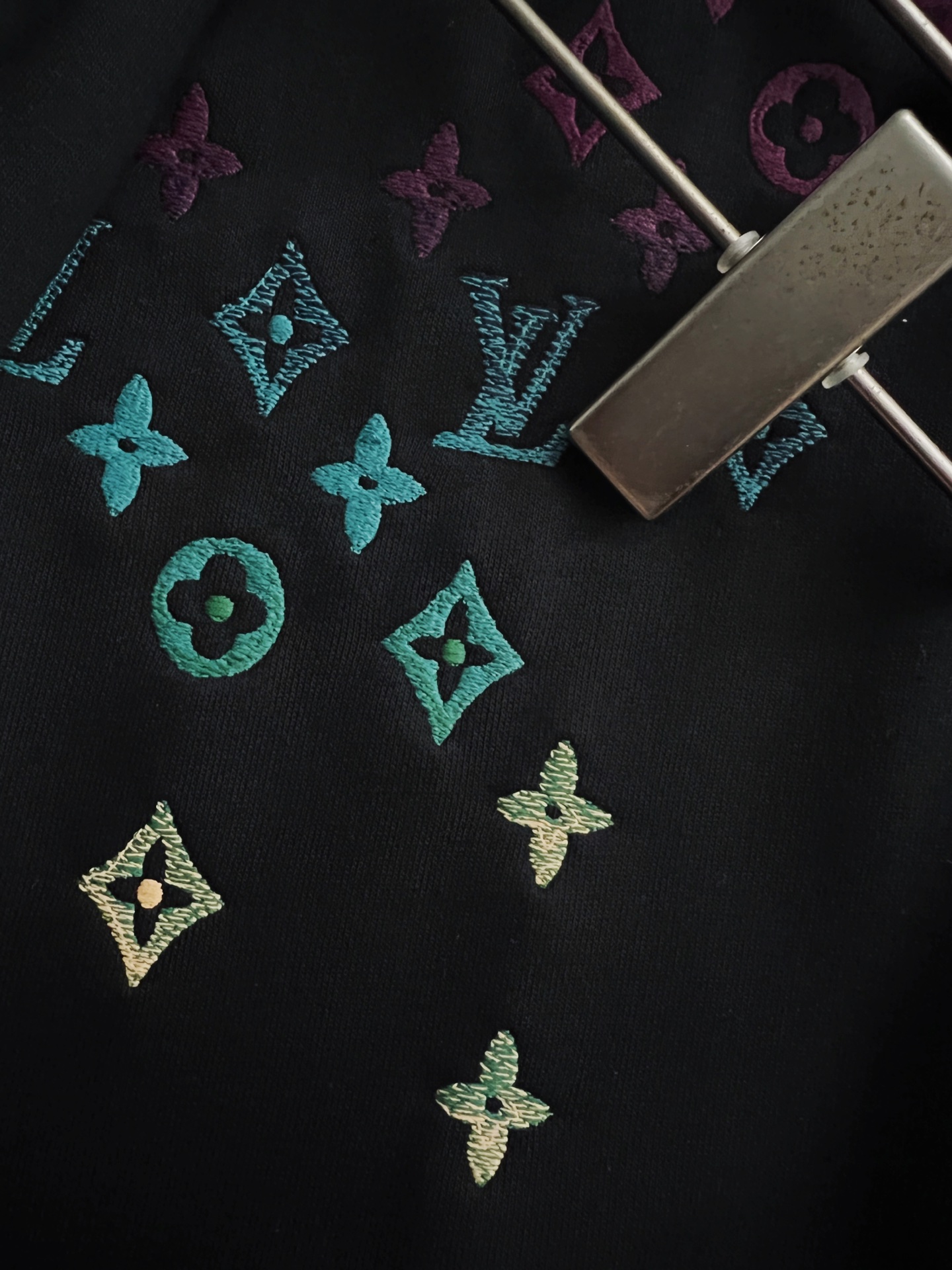 ）1V*！·独家 高端定制。 最新爆款卫衣，休闲圆领款，独家定制纯棉420克、科技面料，定制原版螺纹，档