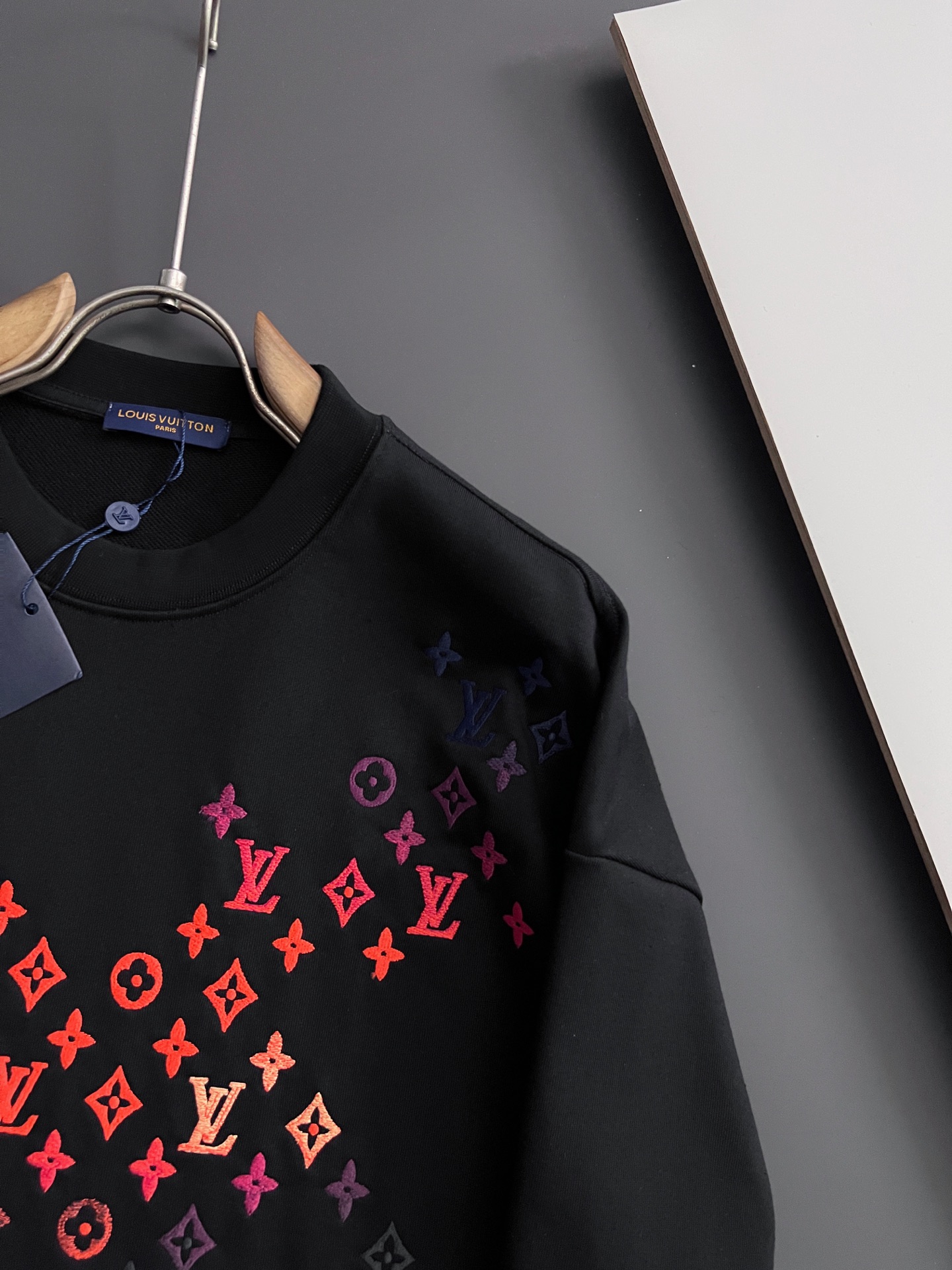 ）1V*！·独家 高端定制。 最新爆款卫衣，休闲圆领款，独家定制纯棉420克、科技面料，定制原版螺纹，档