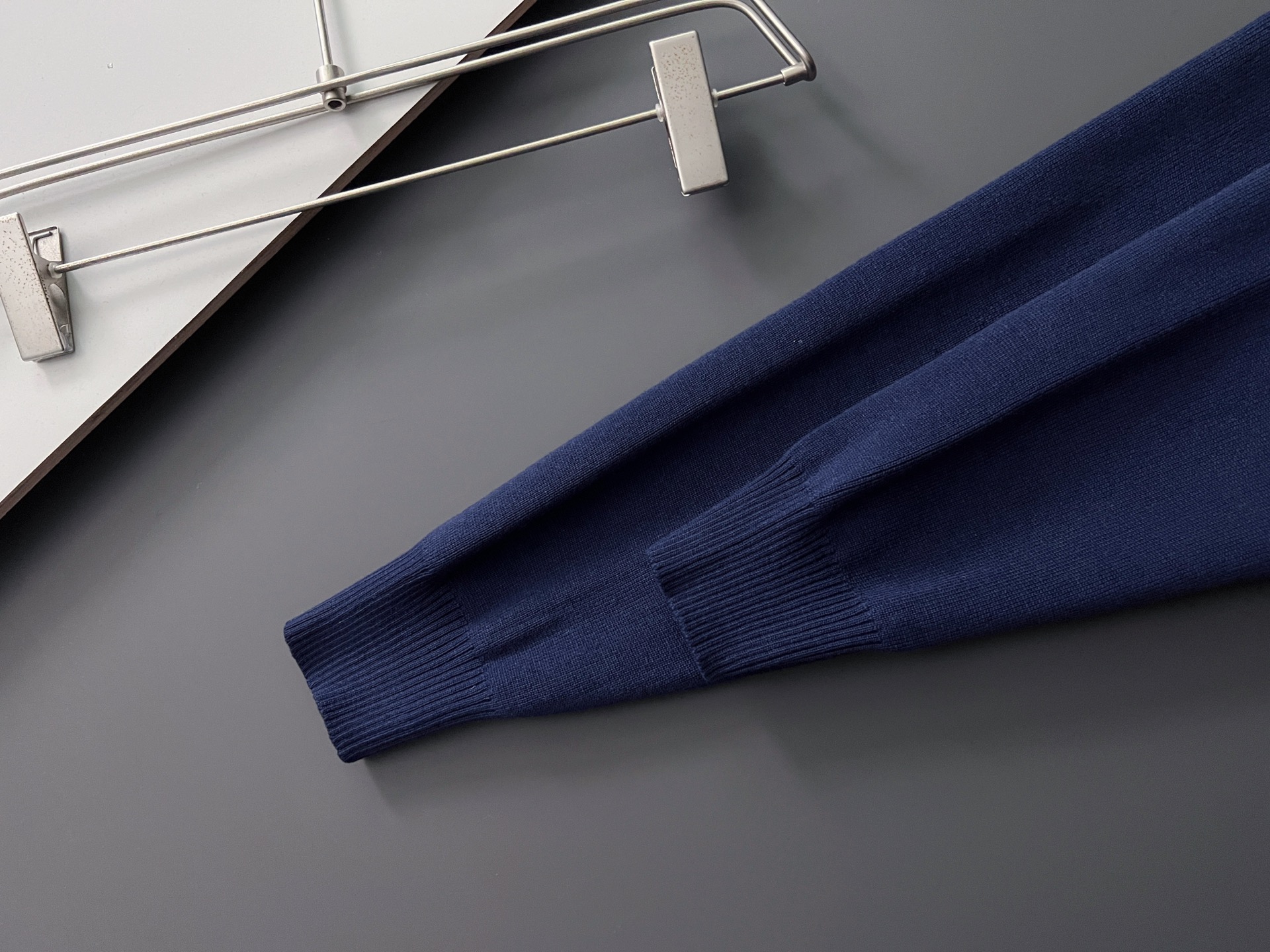 ）Loe*2025新款系列针织卫衣🔥全新支数16针初剪面料，轻薄柔软 手感顺滑舒适透气，上身效果极佳，胸