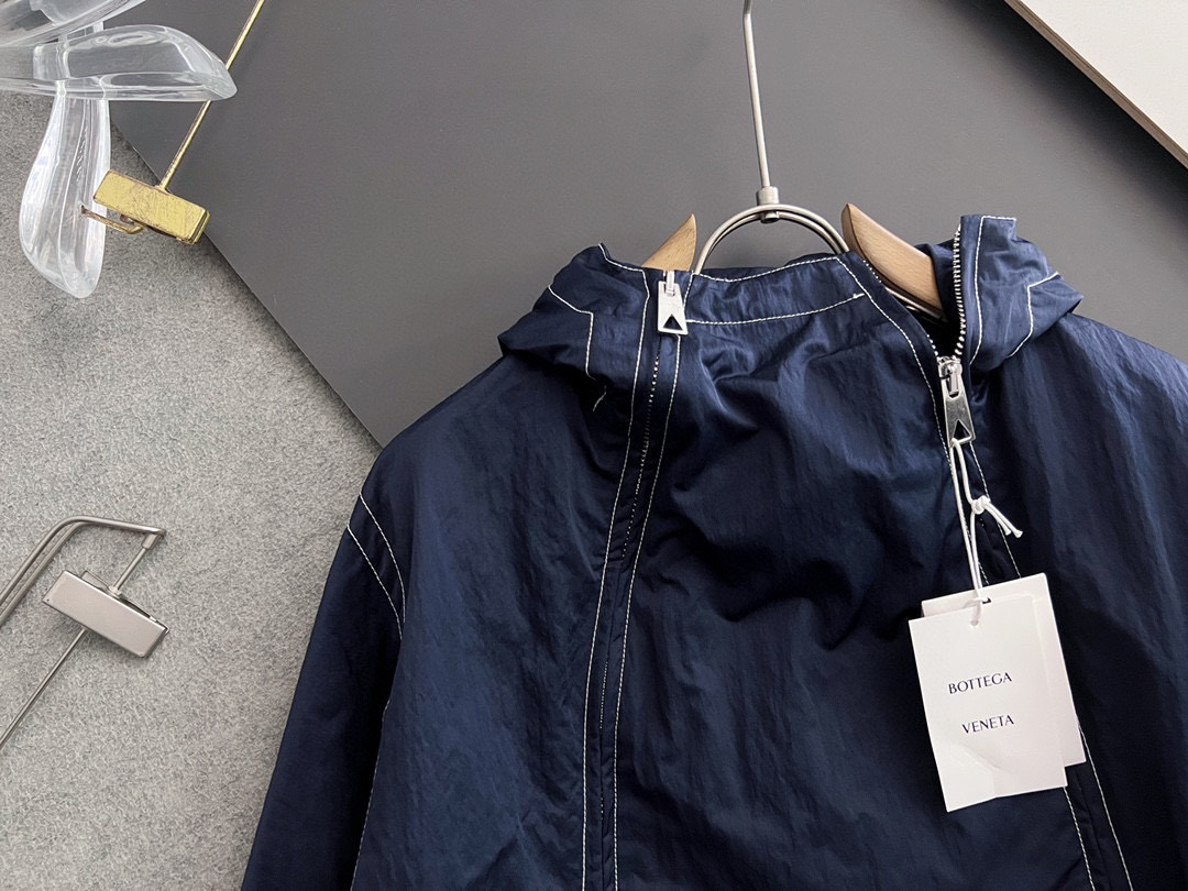 上衣 BV🌟早秋新款对比色明线尼龙连帽夹克，男女同款时尚双拉链门襟宽松休闲夹克外套！贸易公司渠道稀出，同