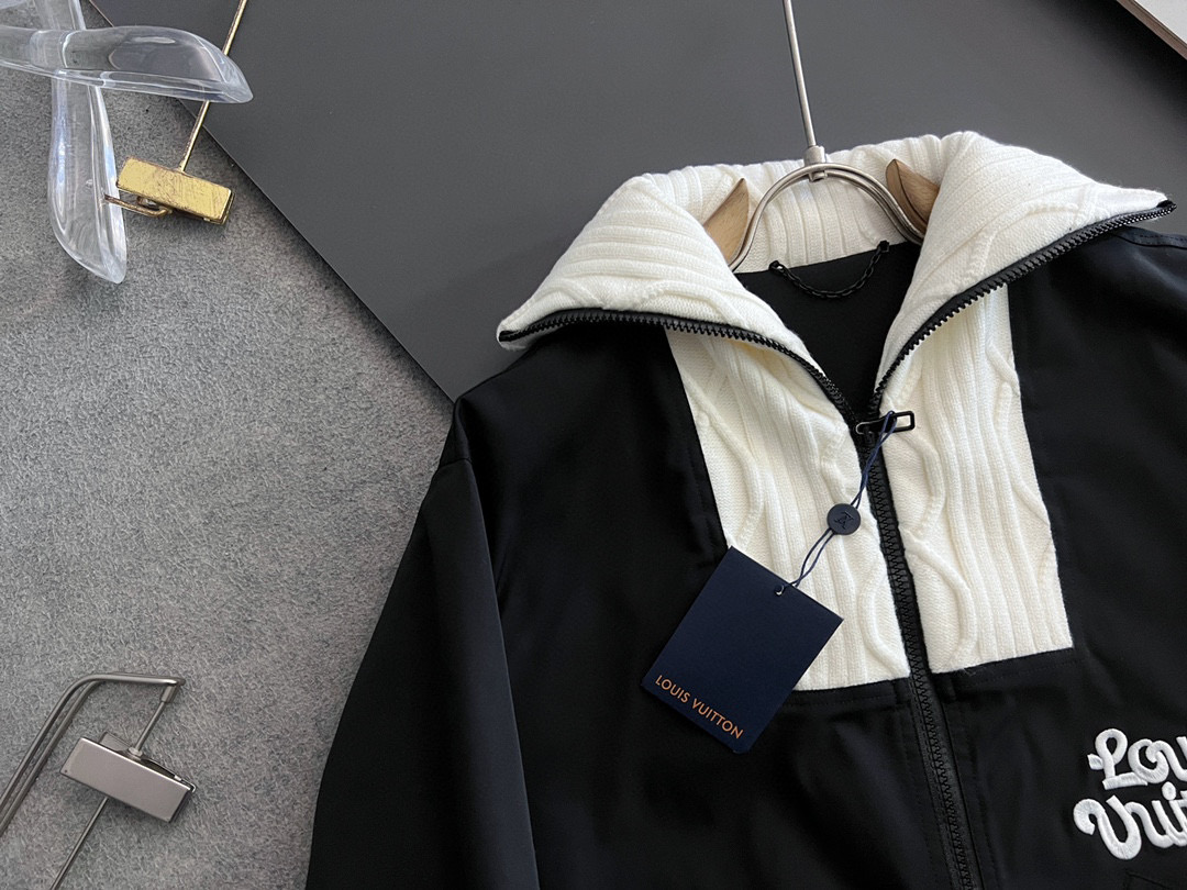 上衣LV🌟秋冬新品✖️ Tyler 联名款 针织绞花高领拼接夹克，本款束腰夹克取材斜纹锦纶，标识刺绣和大