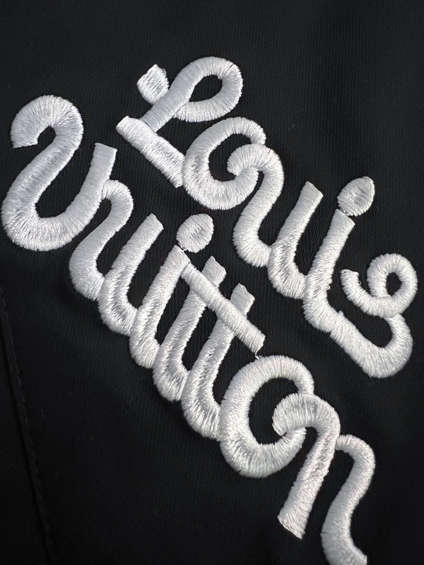 上衣LV🌟秋冬新品✖️ Tyler 联名款 针织绞花高领拼接夹克，本款束腰夹克取材斜纹锦纶，标识刺绣和大