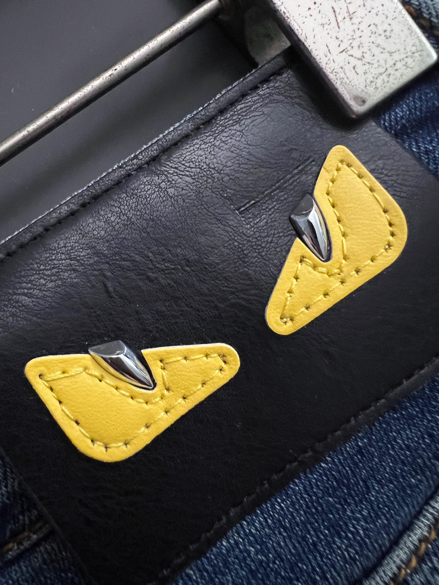 ）Fend* 25/s新季爆款品质感处理完美经典休闲弹力牛仔裤 低调奢华感、订制皮牌+五金配件 专柜年年