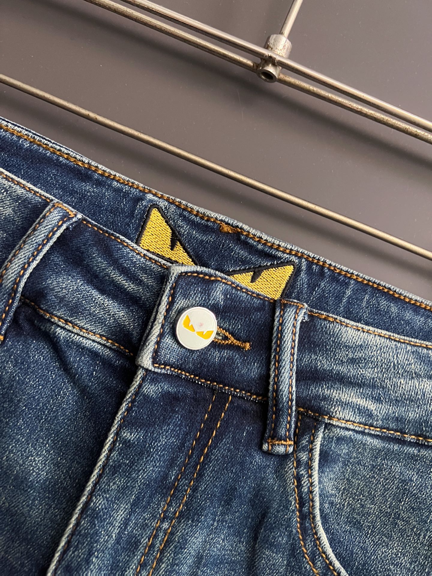 ）Fend* 25/s新季爆款品质感处理完美经典休闲弹力牛仔裤 低调奢华感、订制皮牌+五金配件 专柜年年