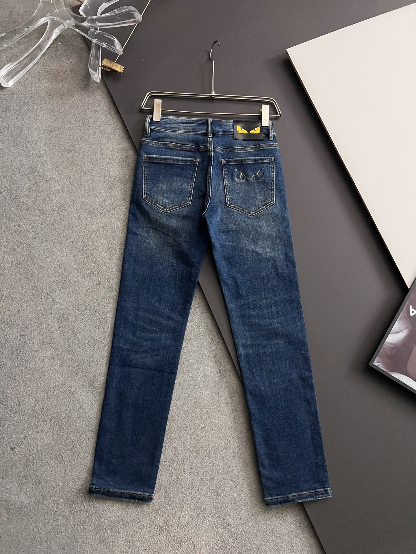 ）Fend* 25/s新季爆款品质感处理完美经典休闲弹力牛仔裤 低调奢华感、订制皮牌+五金配件 专柜年年