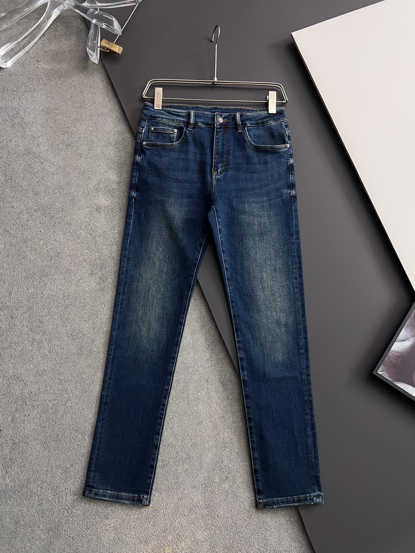 ）Versac* 25/s新季爆款品质感处理完美经典休闲弹力牛仔裤 低调奢华感、订制皮牌+五金配件 专柜