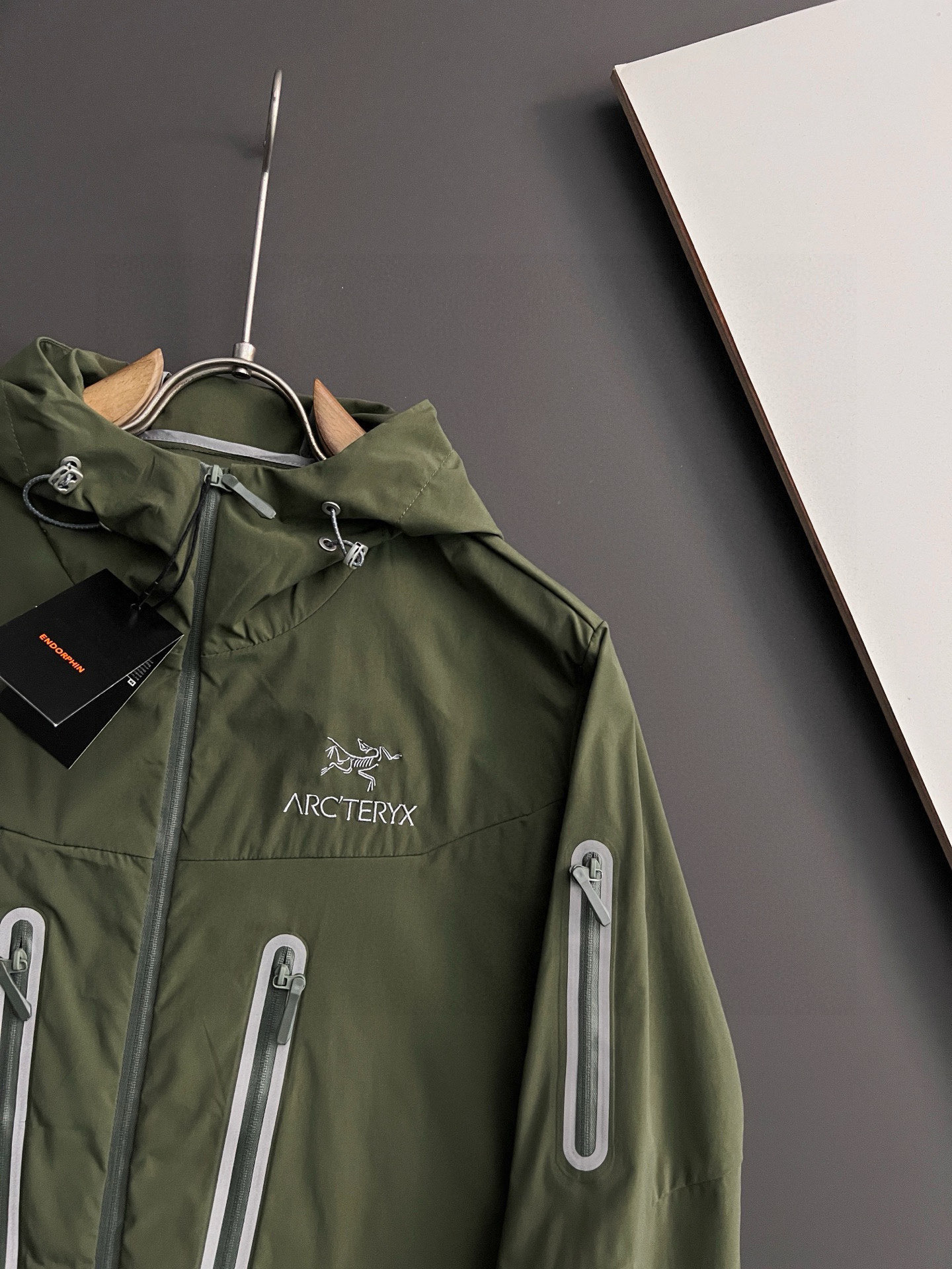 ）始祖🐦🌟高端定制 2025 春夏新款暗格纹肌理轻薄连帽防晒套装，贸易公司渠道稀出，同步官网发售！来自男