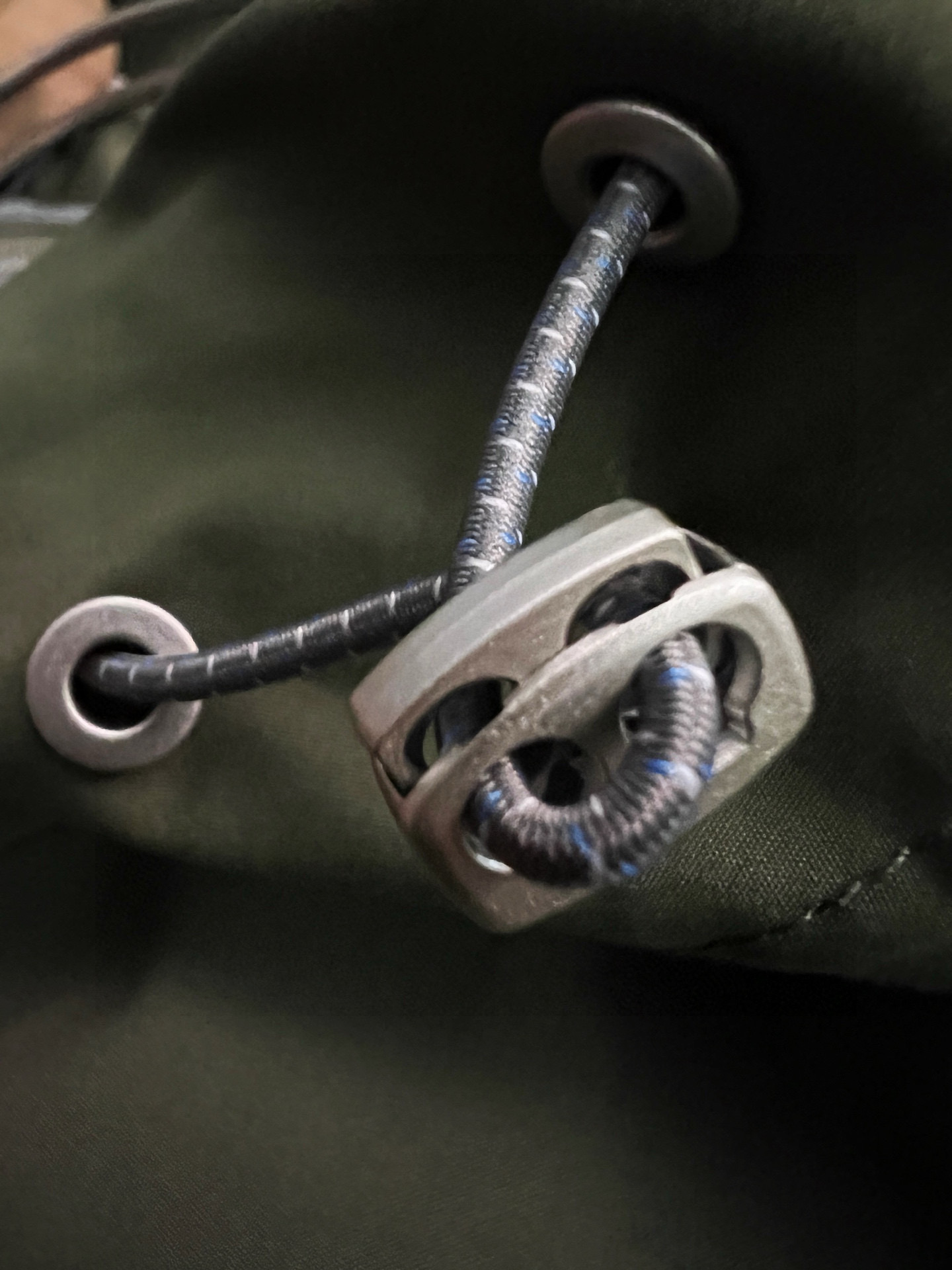 ）始祖🐦🌟高端定制 2025 春夏新款暗格纹肌理轻薄连帽防晒套装，贸易公司渠道稀出，同步官网发售！来自男