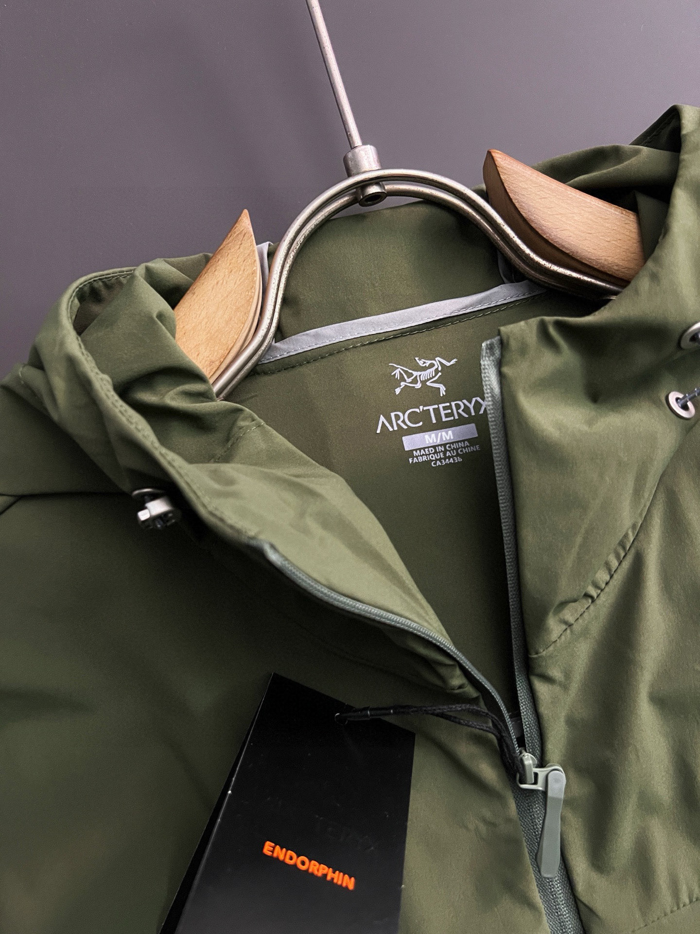 ）始祖🐦🌟高端定制 2025 春夏新款暗格纹肌理轻薄连帽防晒套装，贸易公司渠道稀出，同步官网发售！来自男