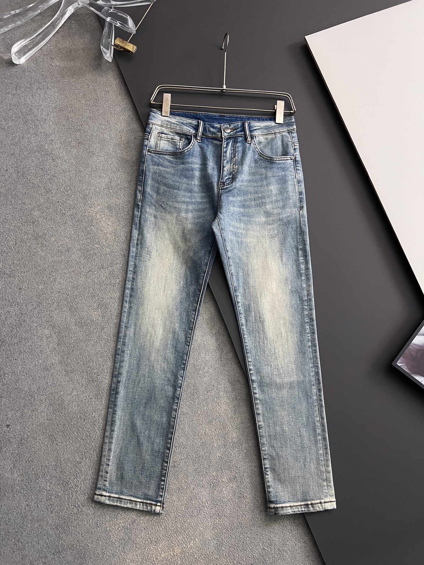 ）Alo* 25/s新季爆款品质感处理完美经典休闲弹力牛仔裤 低调奢华感、订制皮牌+五金配件 专柜年年热