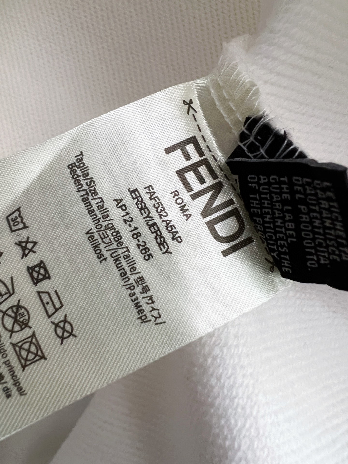Fendi 2025Ss White Cotton Sweatshirt with Yellow Monster Eyes Embroidery 7 i1758036814840 919 0 5