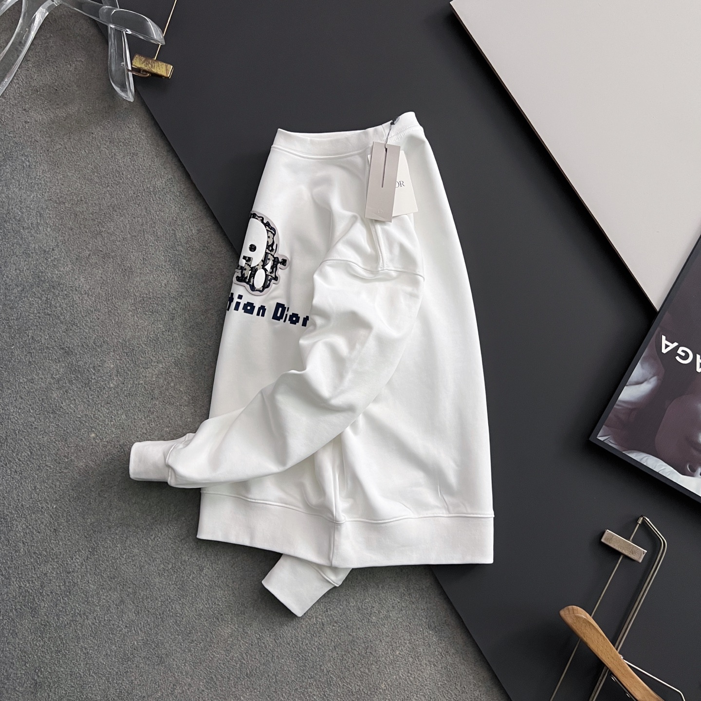 ） CD*25Ss最新秋冬独家爆款卫衣，顶级定制面料松柔亲肤感极佳，男女同款情侣穿搭、穿着舒适，适合各种
