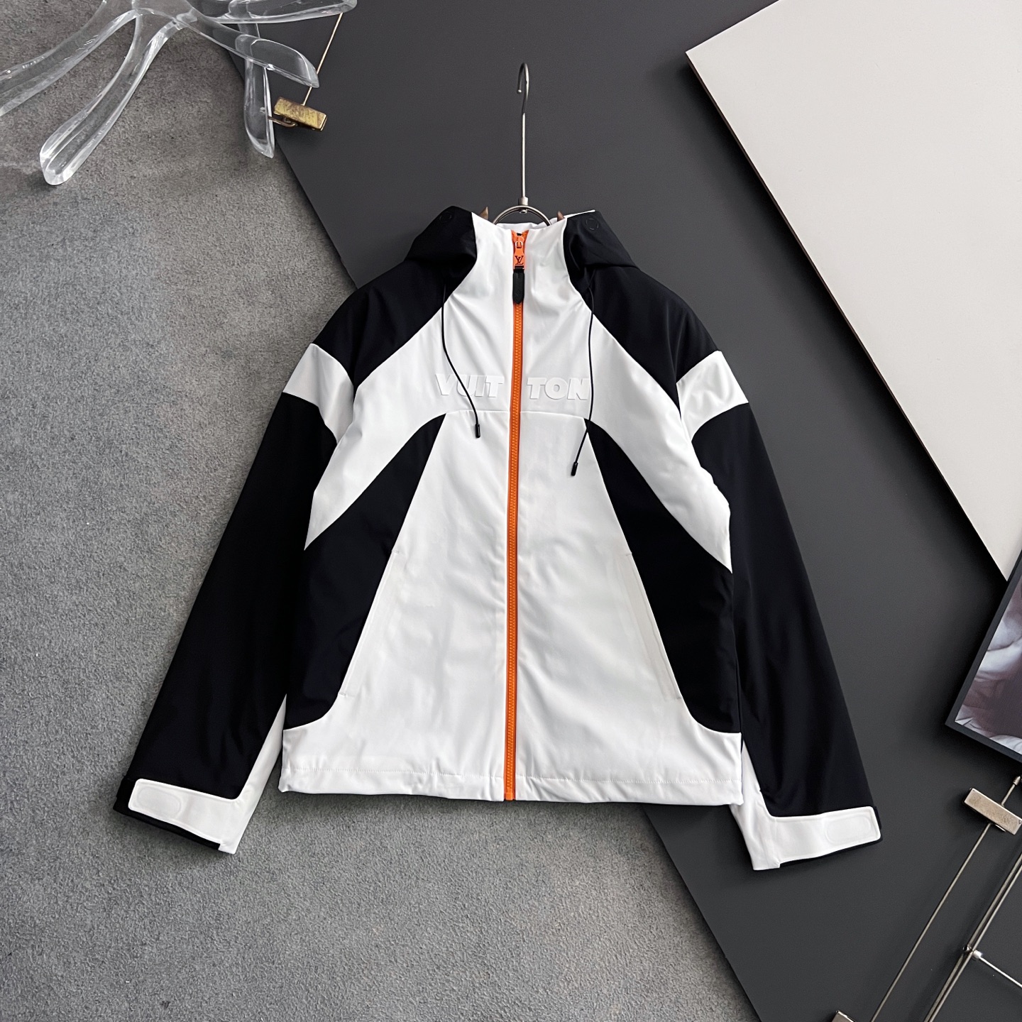 NO:538179,1V* 2025 autumn and winter new thin cotton jacket Original 1:1 custom hardware accessories are fully imported and customized. Welcome to the counter comparison. Super soft Super heavy fabric has a perfect fit. Pay attention to the super comfortable fabric. Exclusive model. Non-market goods. Same size for men and women. M-3XL,, jackets & coats, alexander wang198609091V* 2025秋冬新款薄棉夹克 原版1:1订制五金配件全进口原版定制 欢迎专柜对比 超柔软 超级重面料做工杠杠的版型完美 注意面料超舒服 独家款 非市场货 男女同款尺码 M-3XL,,jackets & coats,alexander wang,Men's clothing