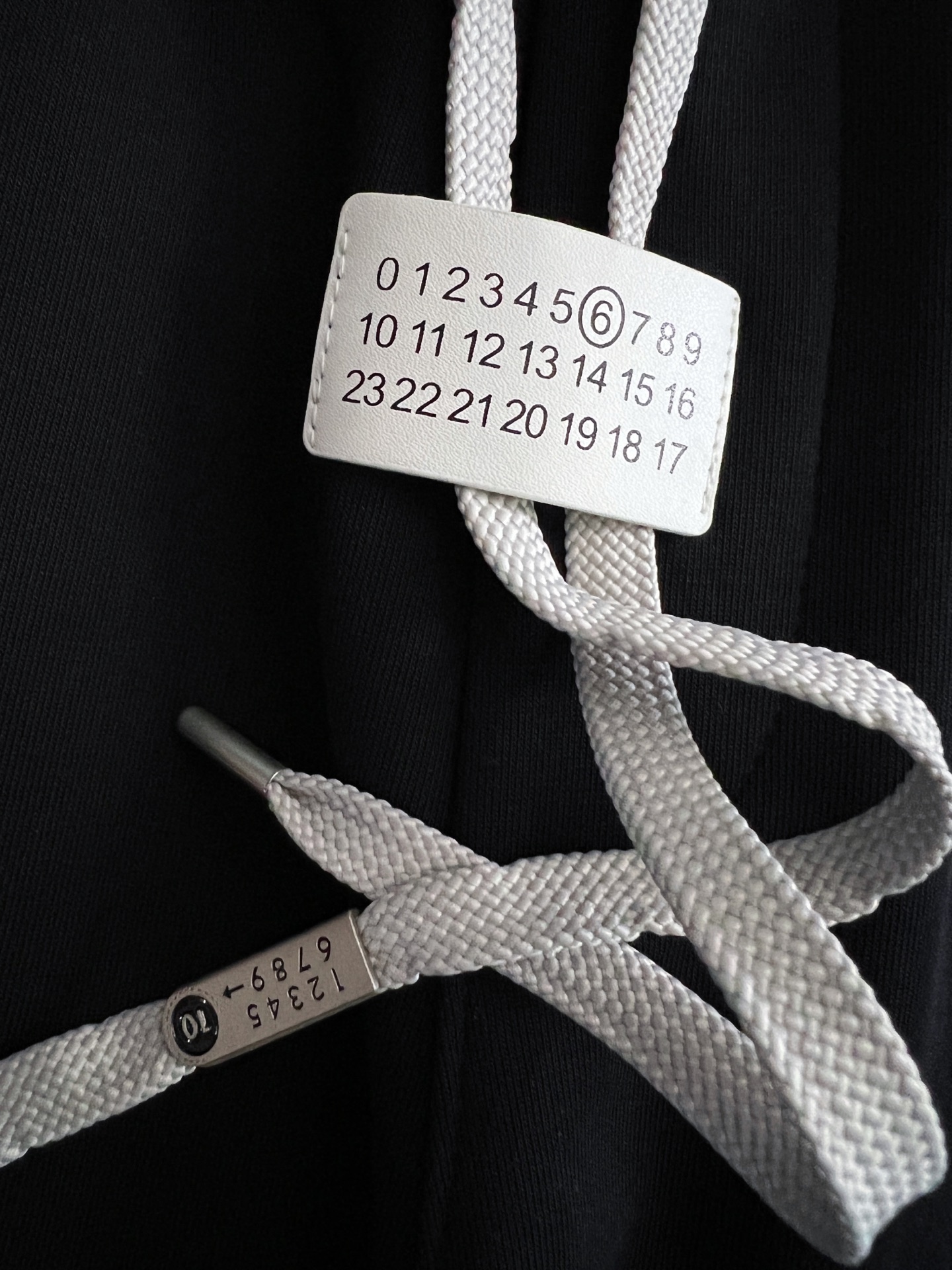 ）Marmai、马吉垃2025Ss爆款休闲裤直筒宽松慵懒风美学的焕新诠释,演绎浓郁的格调型时尚风范,细节