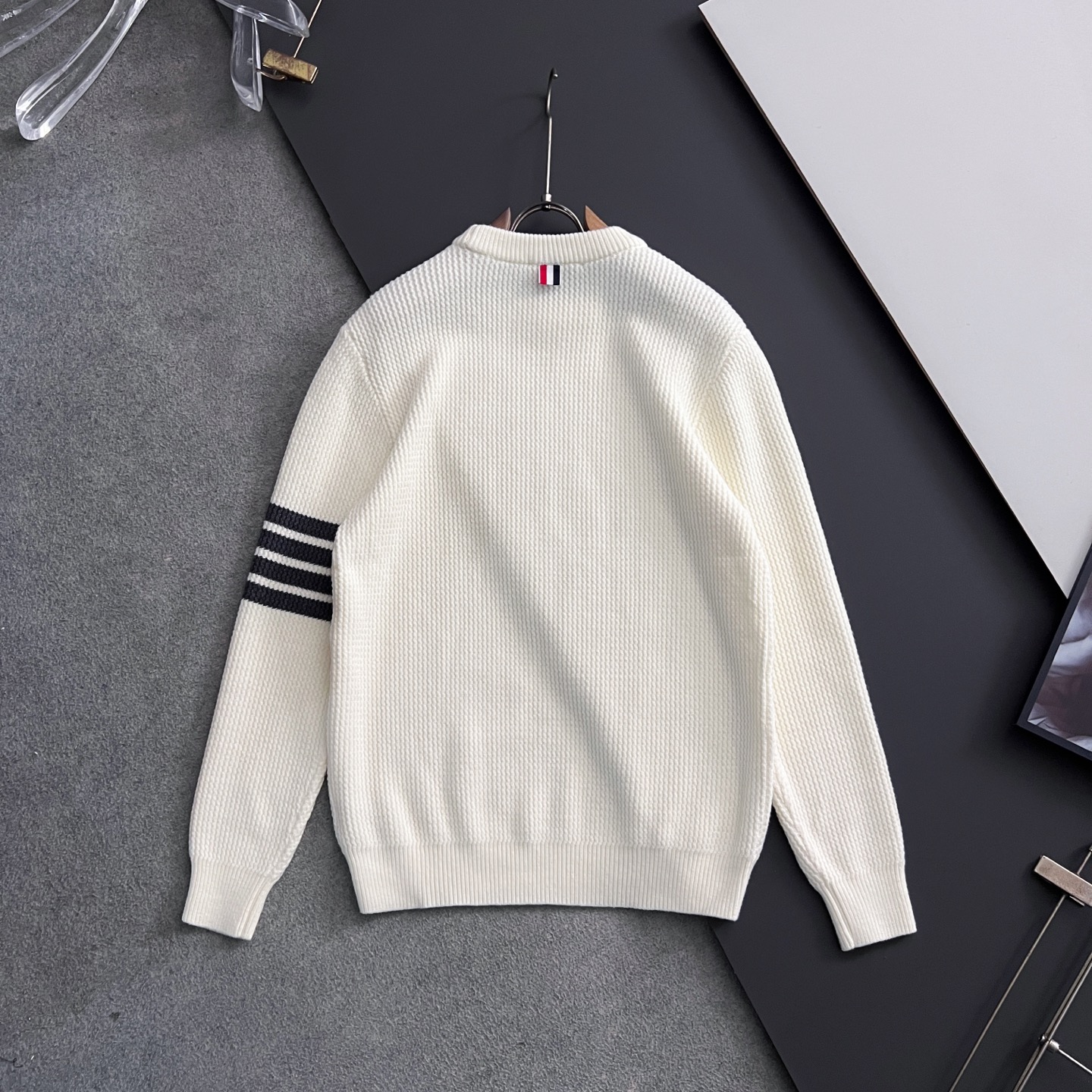 ）TB*、25ss最新款秋冬时尚毛衣7针织线、最顶级版黑色华夫格提针织log0纯色专柜款针织线衫圆领套头