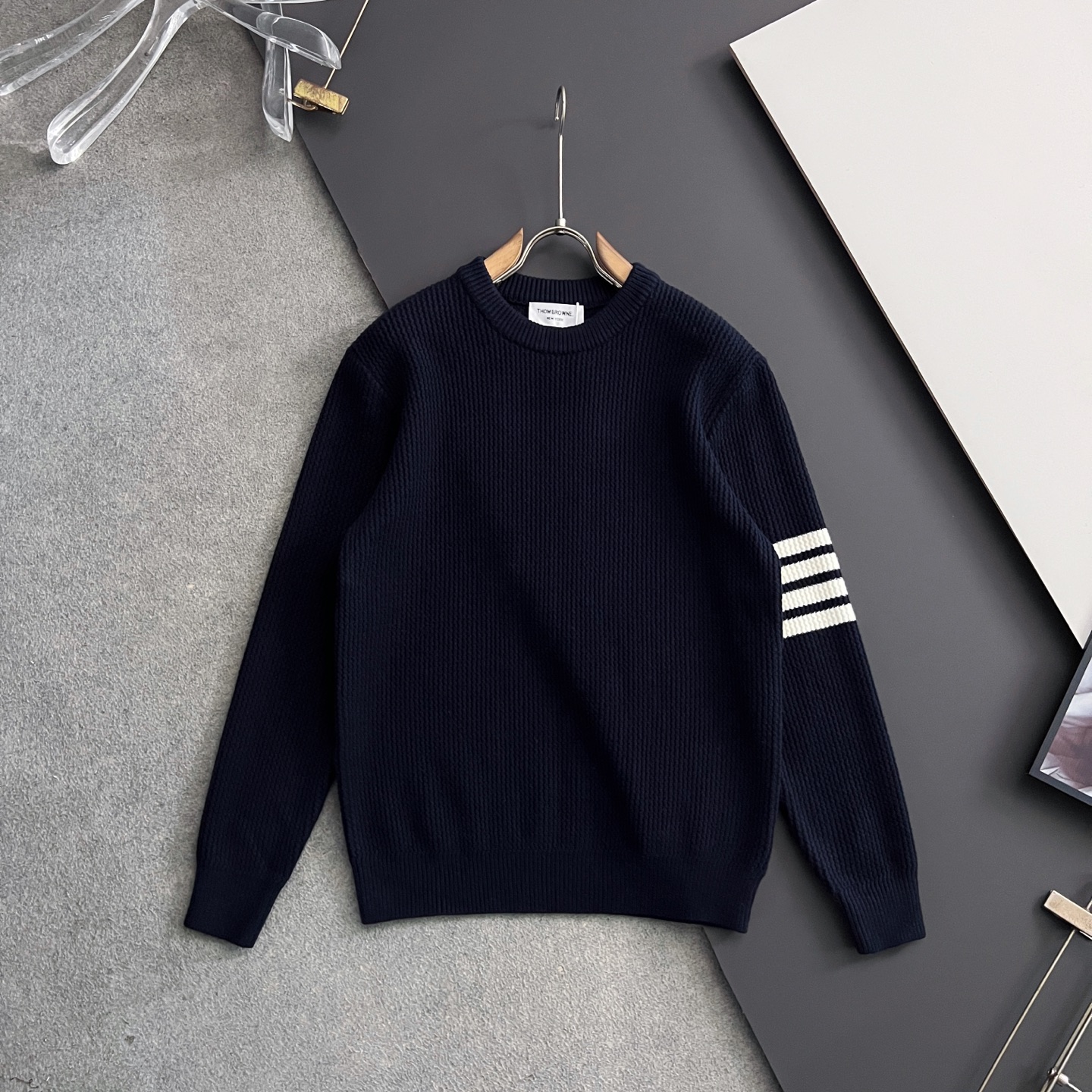 ）TB*、25ss最新款秋冬时尚毛衣7针织线、最顶级版黑色华夫格提针织log0纯色专柜款针织线衫圆领套头