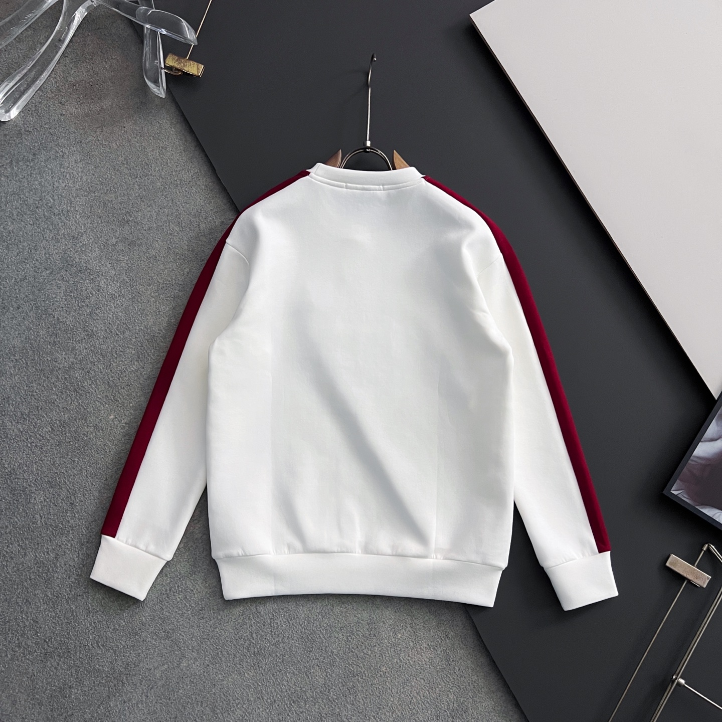 ）套装TB🔥🔥非常火爆的线条色搭呈现专属帆船Logo刺绣造型、手感极佳，进口记忆空气层面料特点柔软 摸着