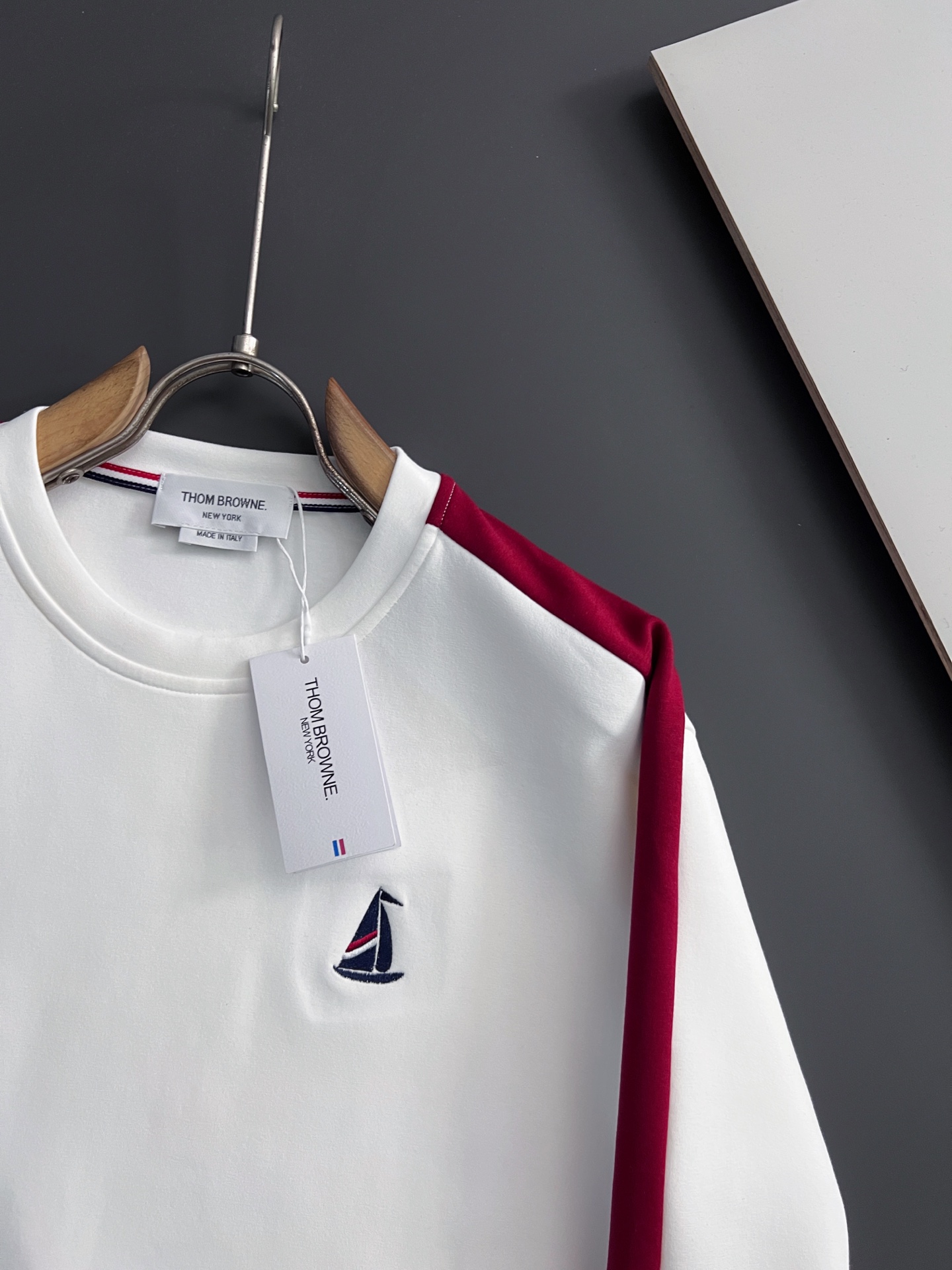 ）套装TB🔥🔥非常火爆的线条色搭呈现专属帆船Logo刺绣造型、手感极佳，进口记忆空气层面料特点柔软 摸着