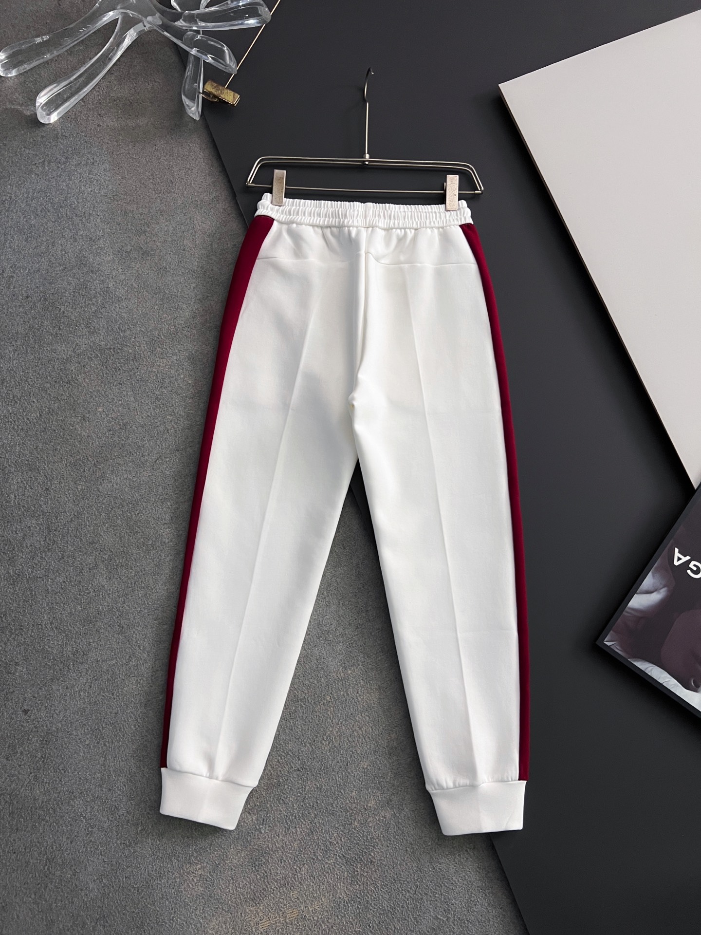 ）套装TB🔥🔥非常火爆的线条色搭呈现专属帆船Logo刺绣造型、手感极佳，进口记忆空气层面料特点柔软 摸着