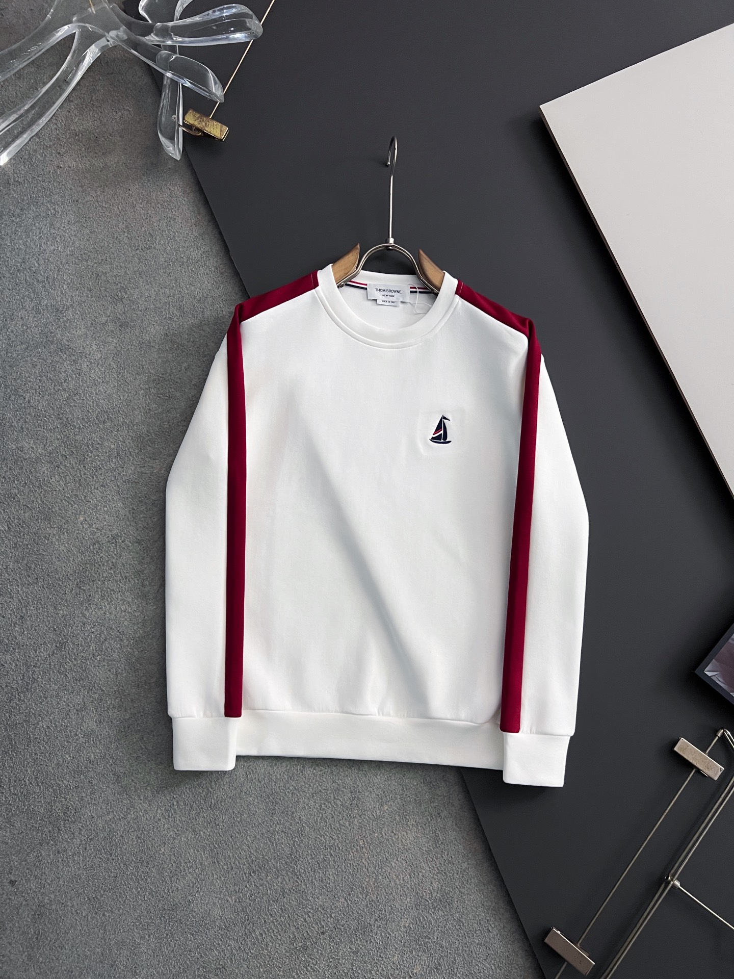 ）套装TB🔥🔥非常火爆的线条色搭呈现专属帆船Logo刺绣造型、手感极佳，进口记忆空气层面料特点柔软 摸着