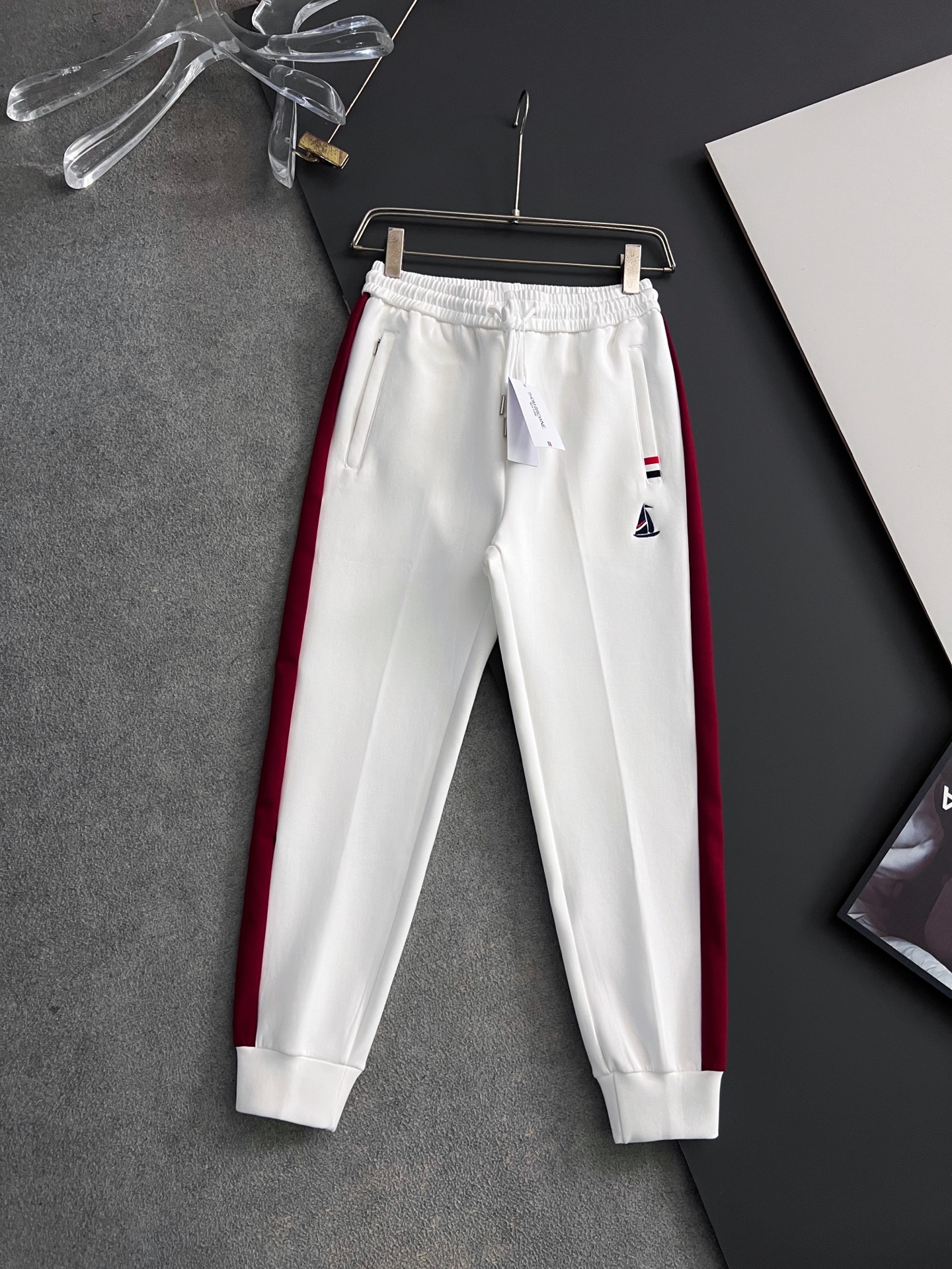 ）套装TB🔥🔥非常火爆的线条色搭呈现专属帆船Logo刺绣造型、手感极佳，进口记忆空气层面料特点柔软 摸着