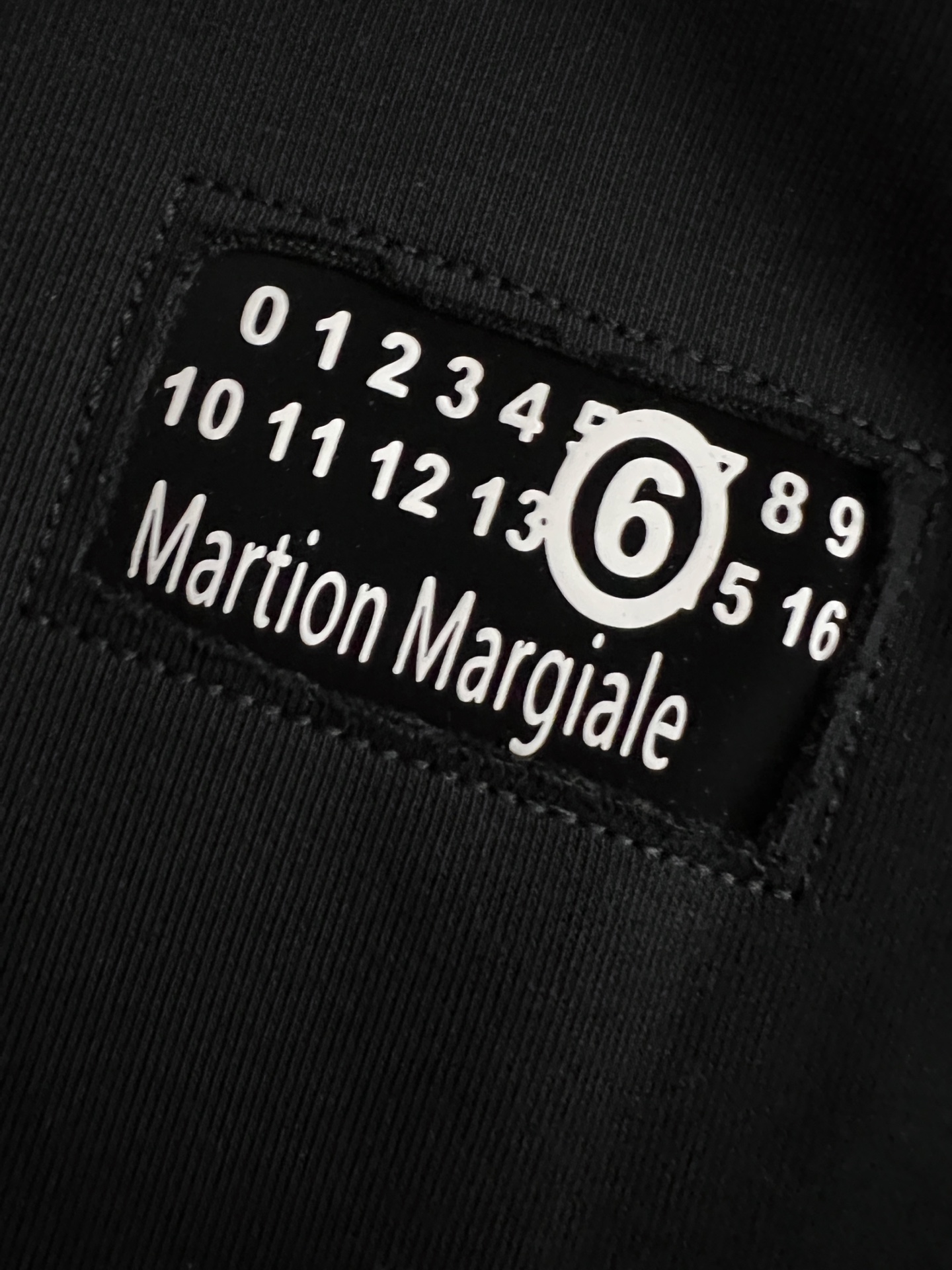 ）Marmai、马吉垃2025Ss爆款休闲裤直筒宽松慵懒风美学的焕新诠释,演绎浓郁的格调型时尚风范,细节