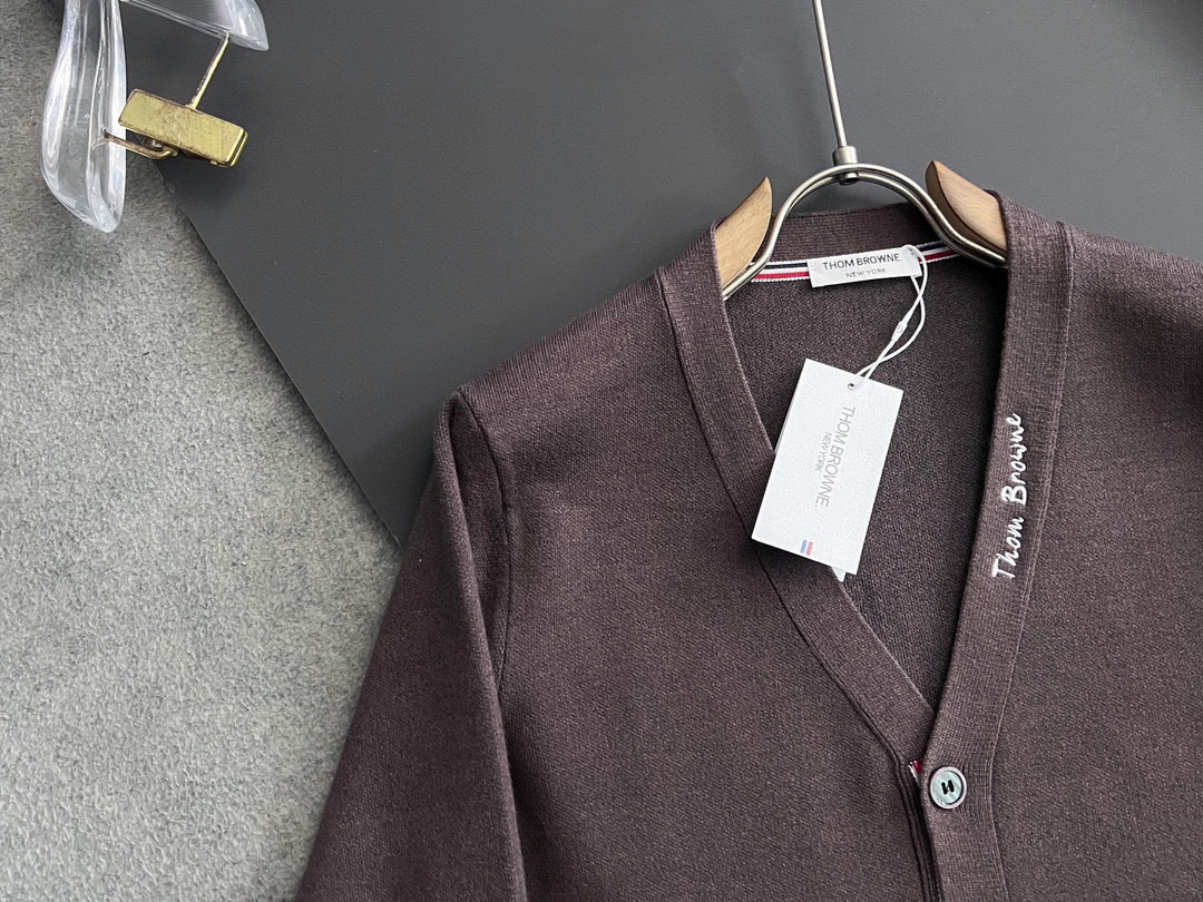 ） 贸易公司渠道货！买手店人气TOP单品！TB/桑姆·布*尼原单男士时装款针织羊绒羊毛混纺开衫毛衣上身效