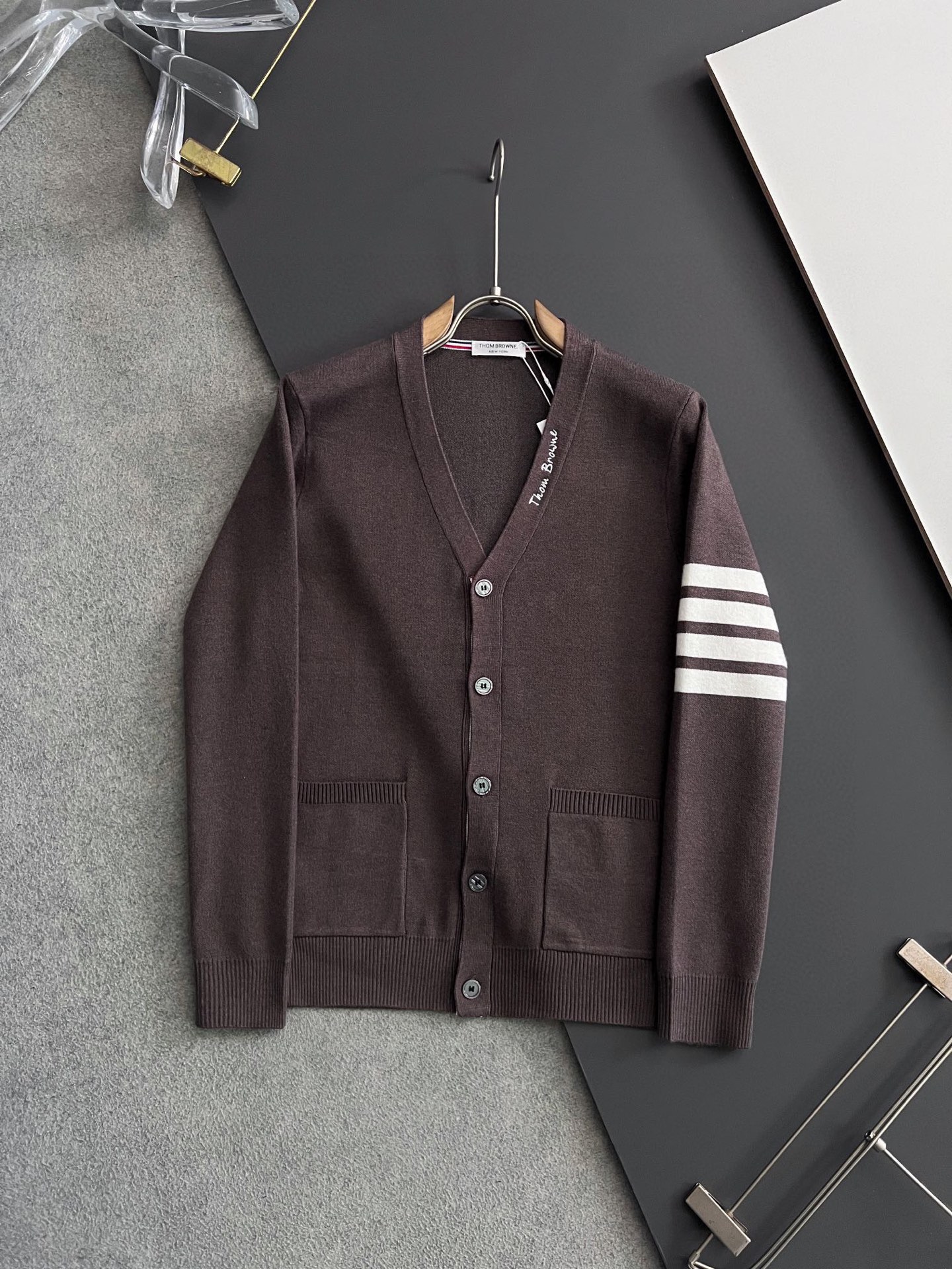 ） 贸易公司渠道货！买手店人气TOP单品！TB/桑姆·布*尼原单男士时装款针织羊绒羊毛混纺开衫毛衣上身效