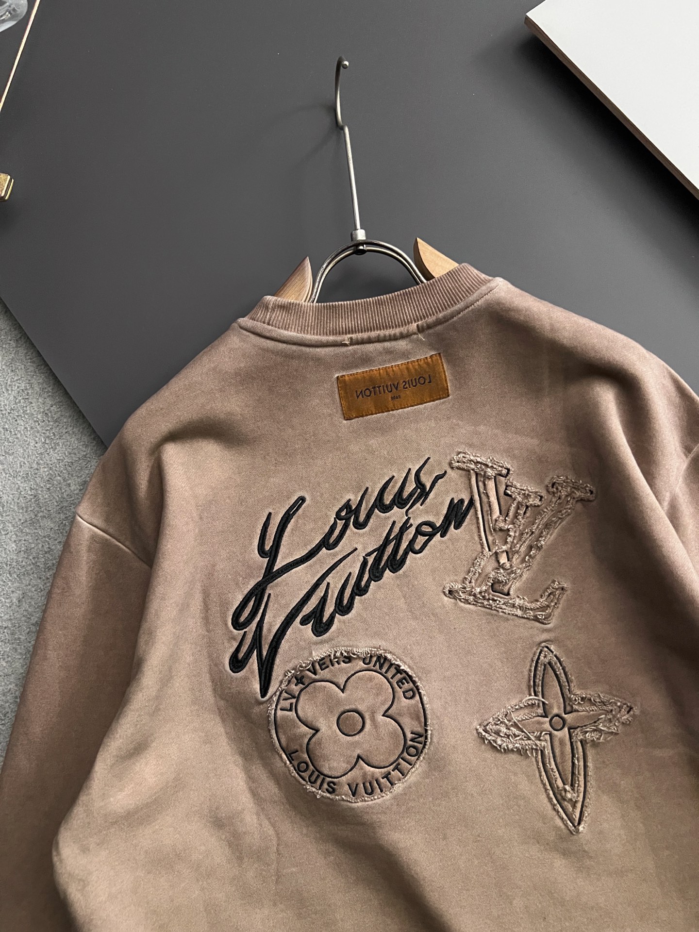 ）1V、25Ss蜡染水洗做旧顶级版本潮卫衣，最顶级的品质专柜原单，顶级制作工艺进口面料，专柜款独特设计，