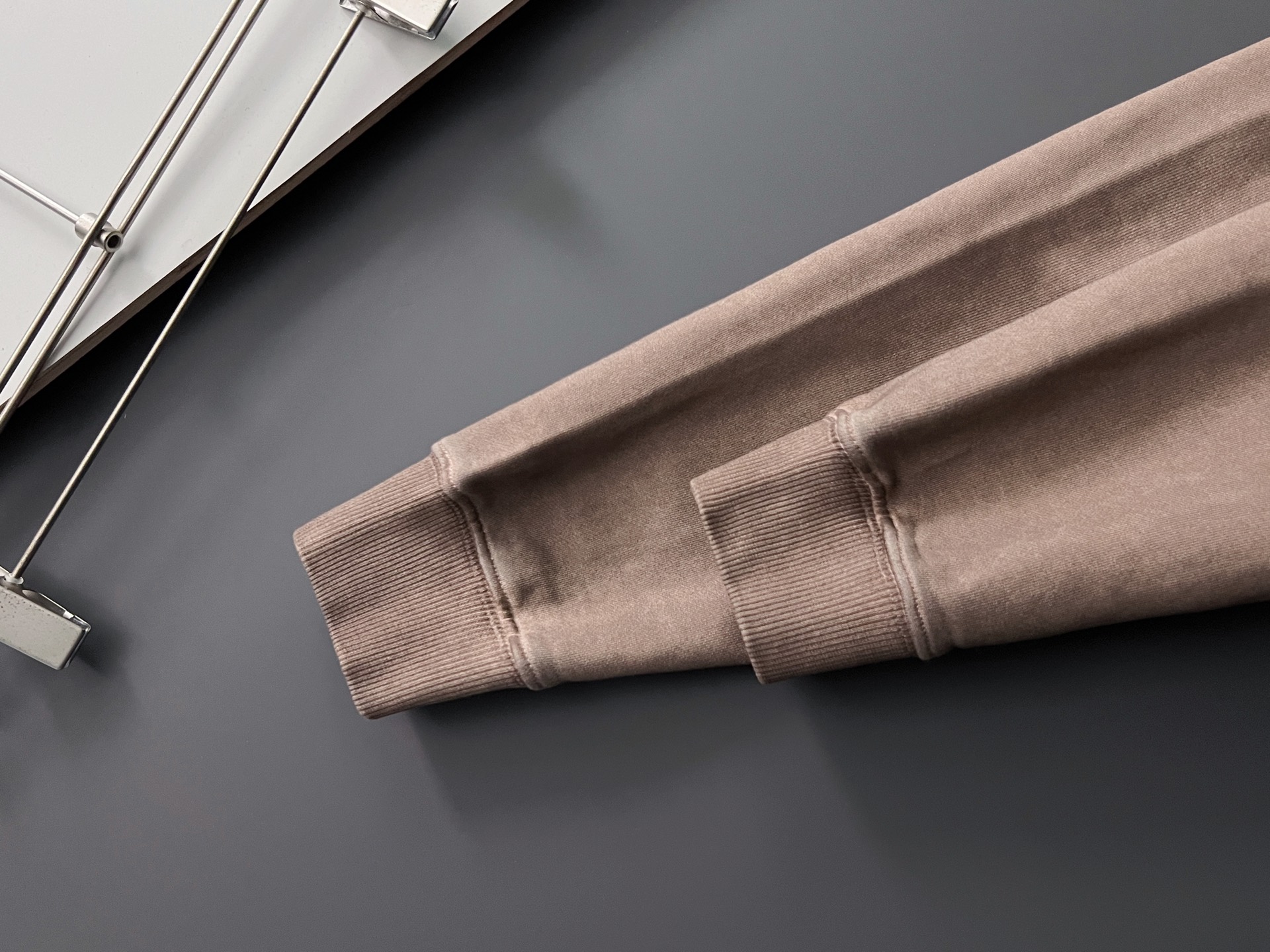 ）1V、25Ss蜡染水洗做旧顶级版本潮卫衣，最顶级的品质专柜原单，顶级制作工艺进口面料，专柜款独特设计，