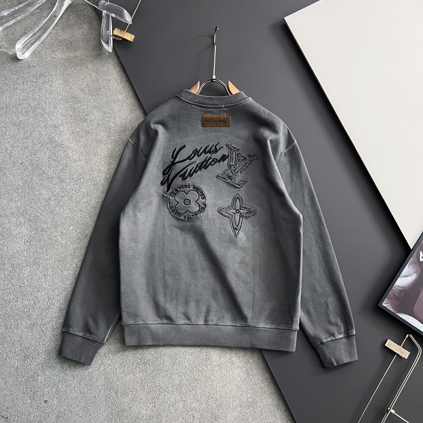 ）1V、25Ss蜡染水洗做旧顶级版本潮卫衣，最顶级的品质专柜原单，顶级制作工艺进口面料，专柜款独特设计，