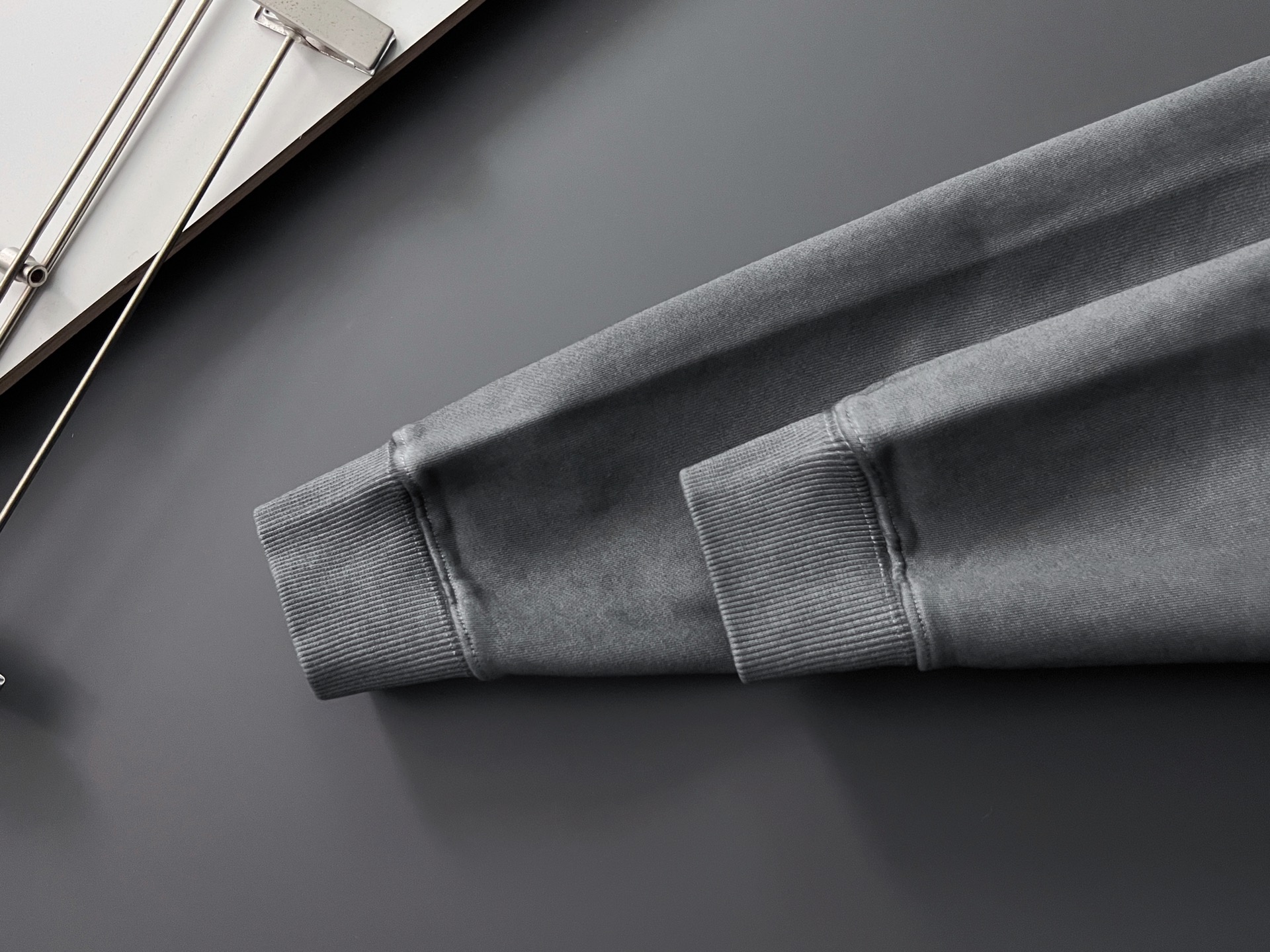 ）1V、25Ss蜡染水洗做旧顶级版本潮卫衣，最顶级的品质专柜原单，顶级制作工艺进口面料，专柜款独特设计，