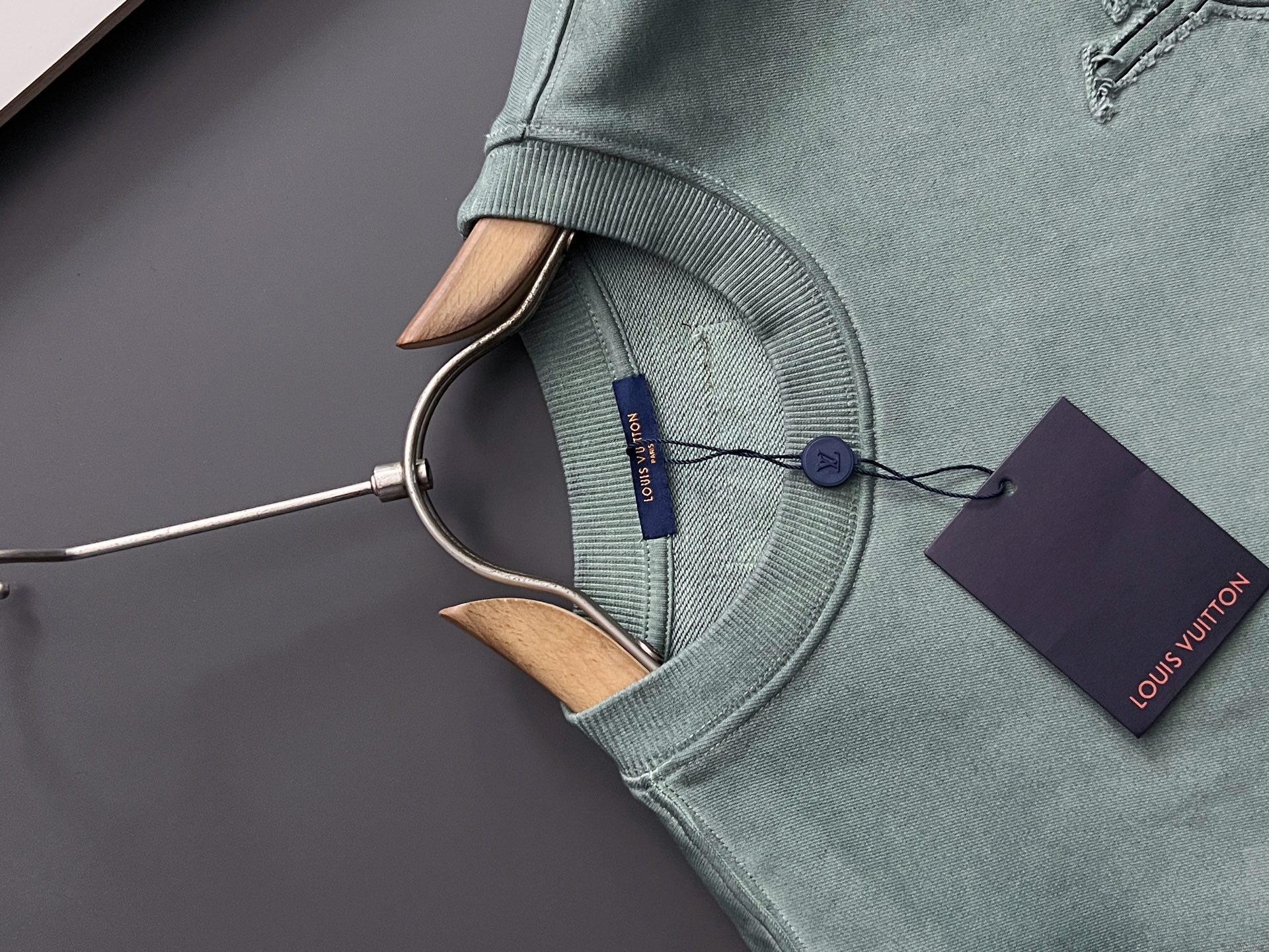 ）1V、25Ss蜡染水洗做旧顶级版本潮卫衣，最顶级的品质专柜原单，顶级制作工艺进口面料，专柜款独特设计，