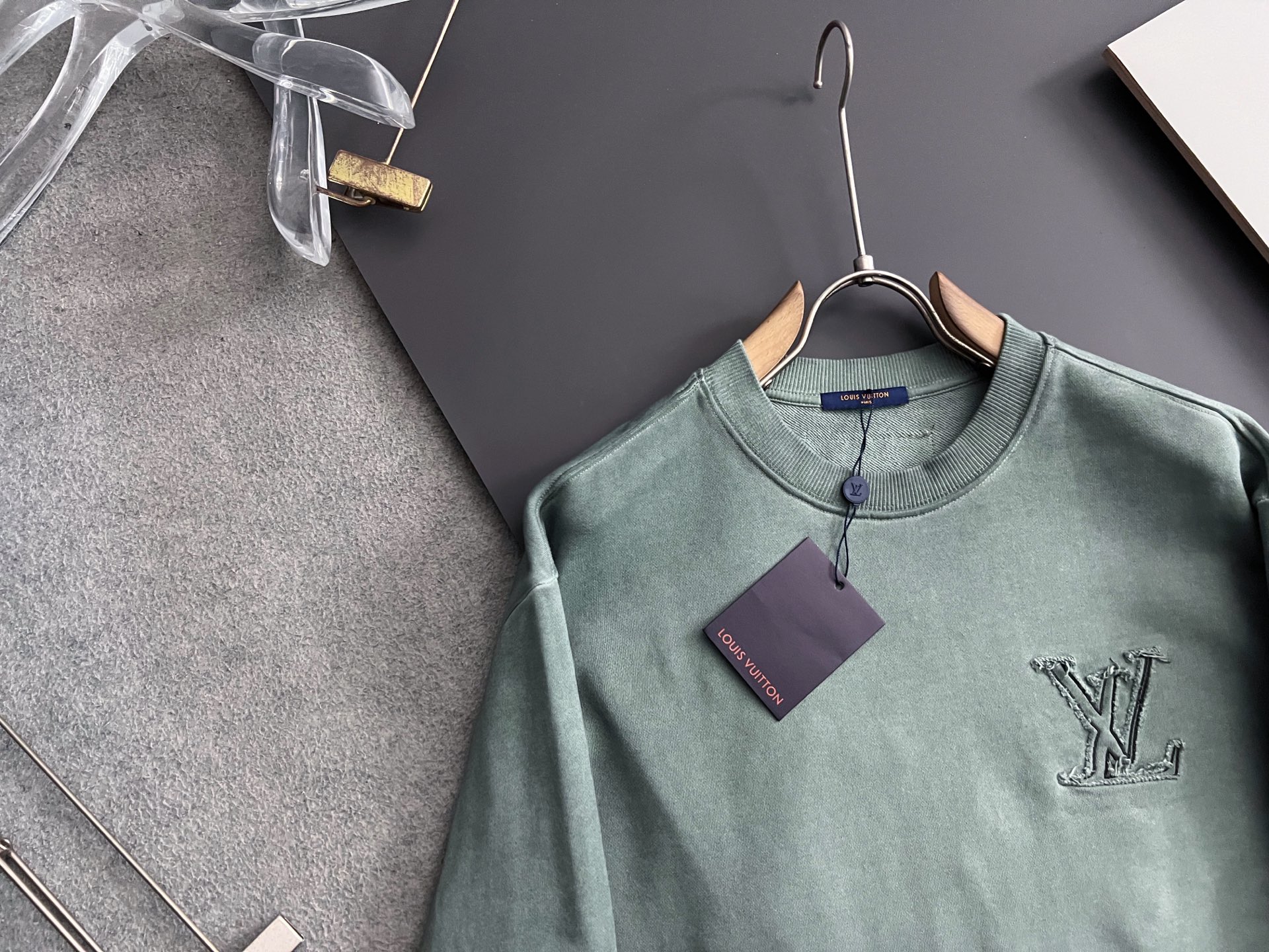 ）1V、25Ss蜡染水洗做旧顶级版本潮卫衣，最顶级的品质专柜原单，顶级制作工艺进口面料，专柜款独特设计，