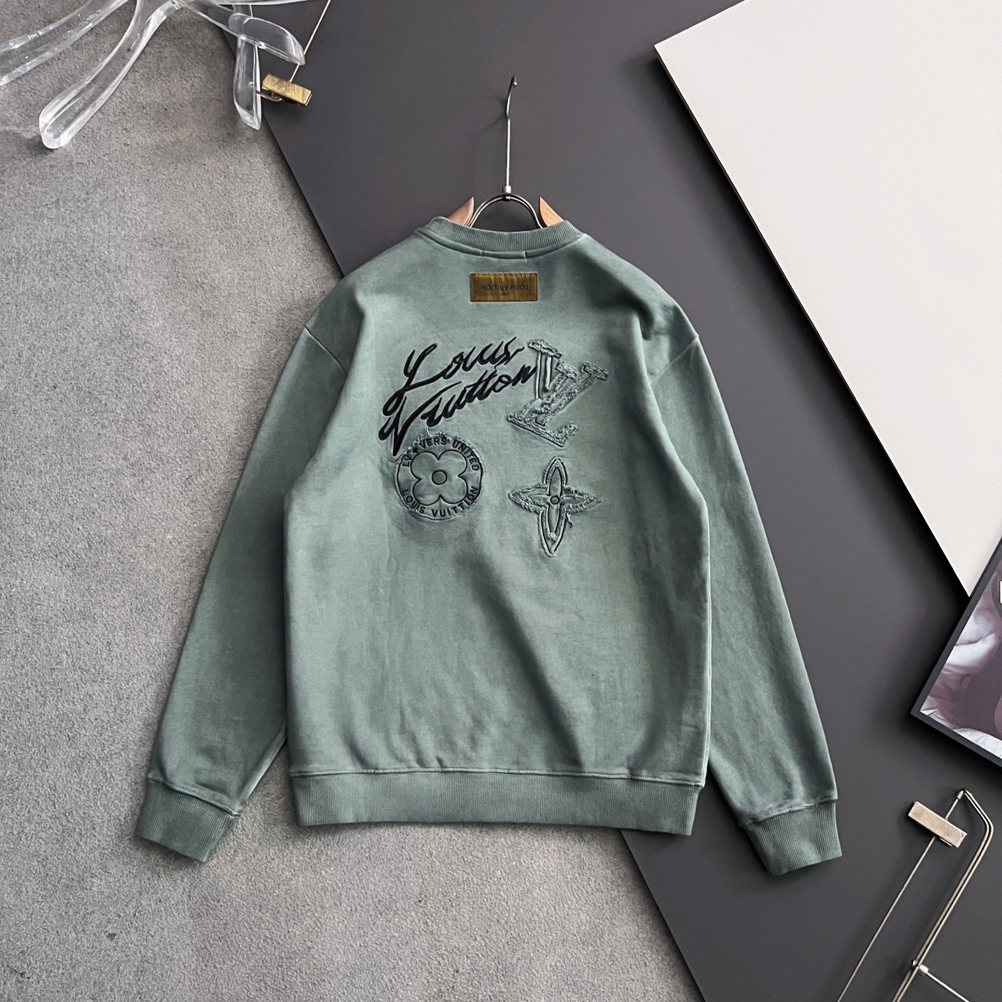 ）1V、25Ss蜡染水洗做旧顶级版本潮卫衣，最顶级的品质专柜原单，顶级制作工艺进口面料，专柜款独特设计，