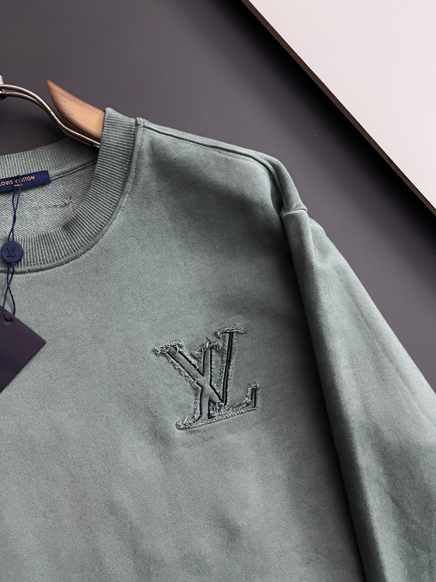 ）1V、25Ss蜡染水洗做旧顶级版本潮卫衣，最顶级的品质专柜原单，顶级制作工艺进口面料，专柜款独特设计，