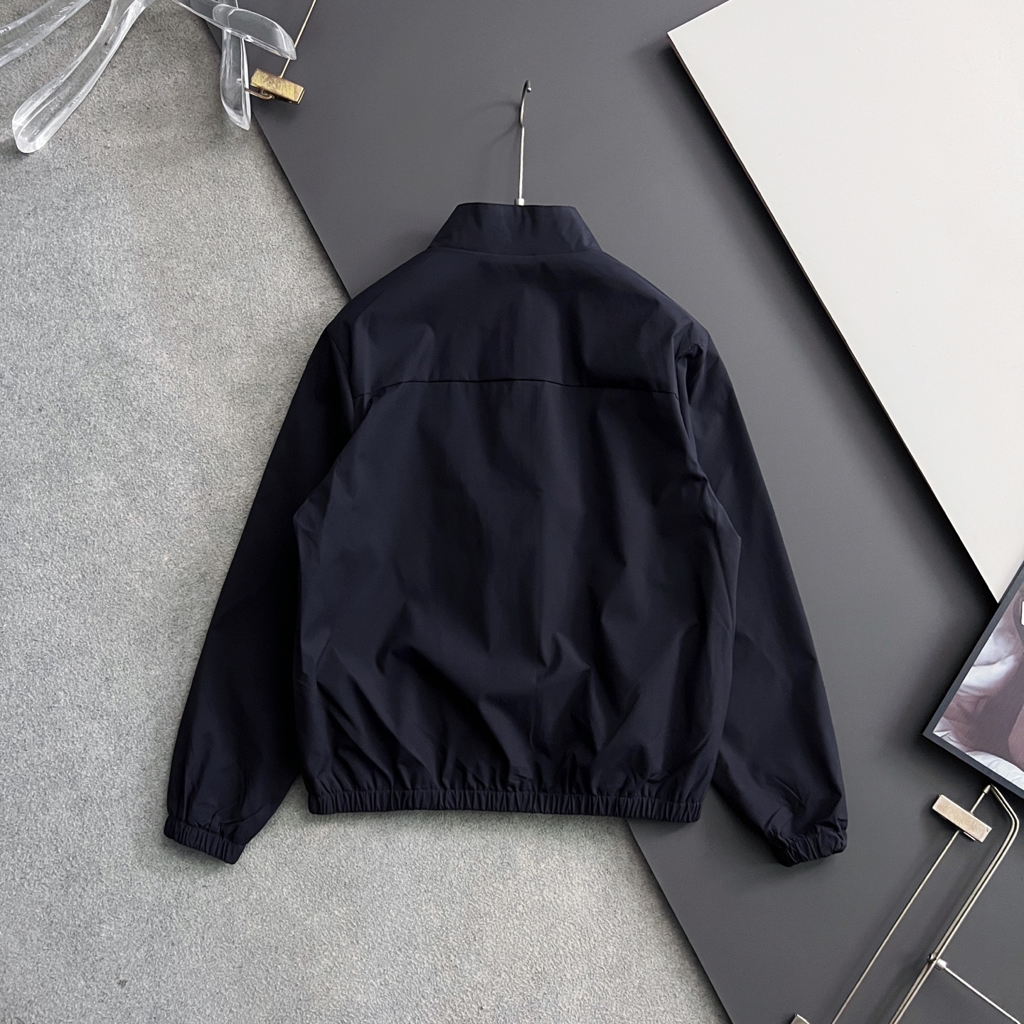 ）BC*上新🈺弹力夹克外套时尚与实用性兼具的男装单品 这款夹克采用简约而时髦的设计，以身材修型为特点，展