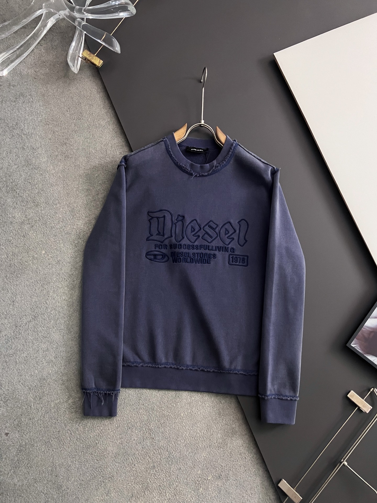 NO:538581,)Diesel*｜Exclusive high-end custom-made tie-dye wash 480g (not bloated when worn) No shrinkage, dust-free, black does not turn white after washing,. The latest autumn and winter sweatshirts, the most popular elements embroidered, exquisite and not exaggerated, fashionable and casual hooded style, technological fabric, customized original thread, extremely high grade, exquisite craftsmanship, handsome upper body, size S- XXL,,hoodie, sweatshirts, hats, alexander wang19860909）Diesel*｜独家 高端定制幻变扎染水洗480克（穿上去还不臃肿） 不缩水,无尘,黑色洗后不泛白,. 最新秋冬卫衣,最流行元素刺绣花、精致且不浮夸,时尚休闲连帽款,科技面料,定制原版螺纹,档次极高,工艺精湛,上身帅到爆,尺码S- XXL,,hoodie,sweatshirts,hats,alexander wang,Men's clothing