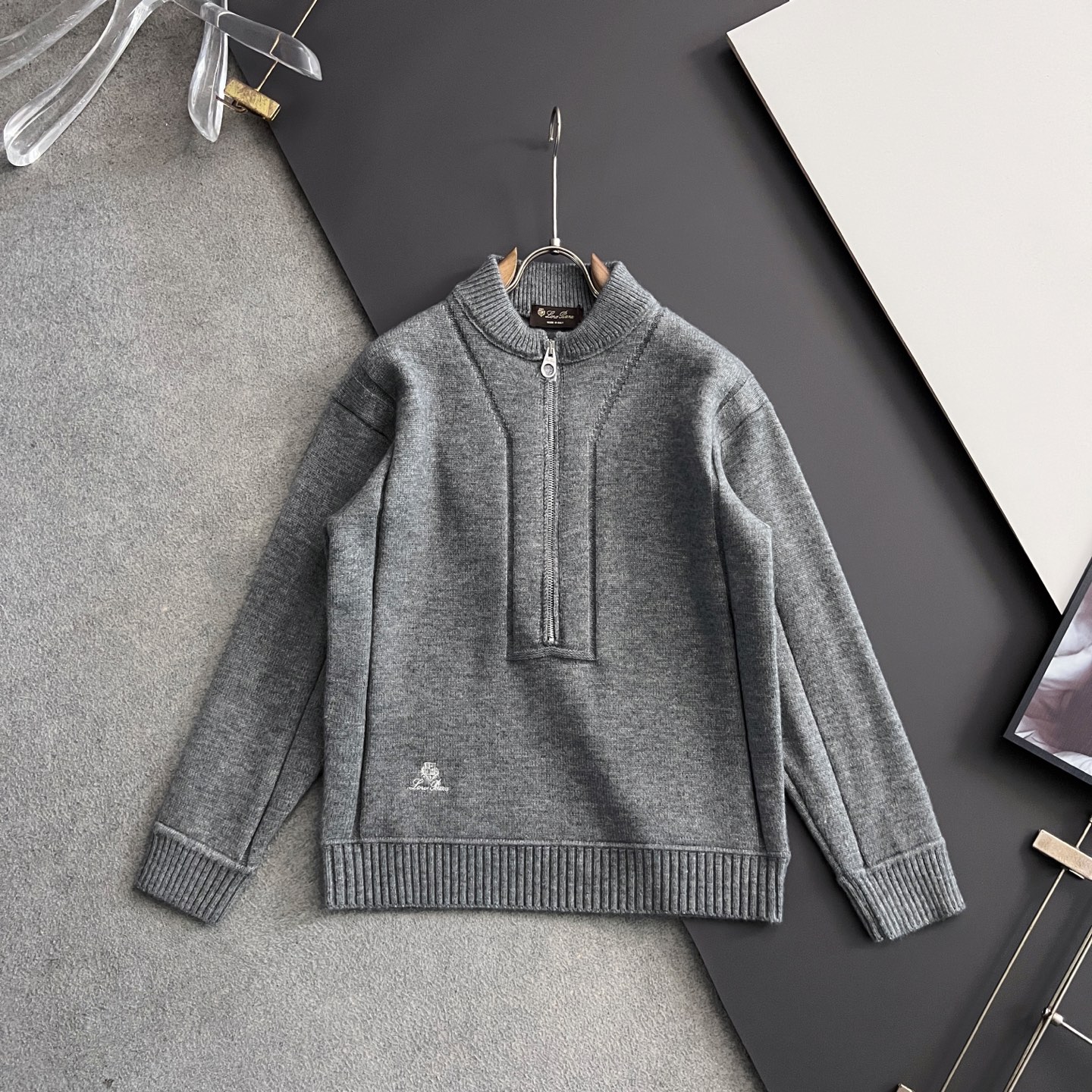 NO:546789,)LP*2025FW exclusive hot autumn and winter new thick knit sweater solid color weaving technology design!  The fabric feels thick and has a certain sense of self-weight, soft and dense terry texture, which is breathable and skin-friendly and comfortable to wear, beautiful colors, eye-catching and fashionable, and the upper body effect is age-reducing and versatile. Size M-3XL, loro piano, sweaters, alexander wang19860909）LP*2025FW独家爆款秋冬新款厚织毛衣纯色织法工艺设计！面料手感偏厚实,有一定的自重感,柔软绵密的毛圈肌理,贴身穿着透气亲肤舒适,色彩靓丽、吸睛时髦度爆棚,上身效果减龄又百搭. 尺码M-3XL,,loro piana,sweaters,alexander wang,Men's clothing