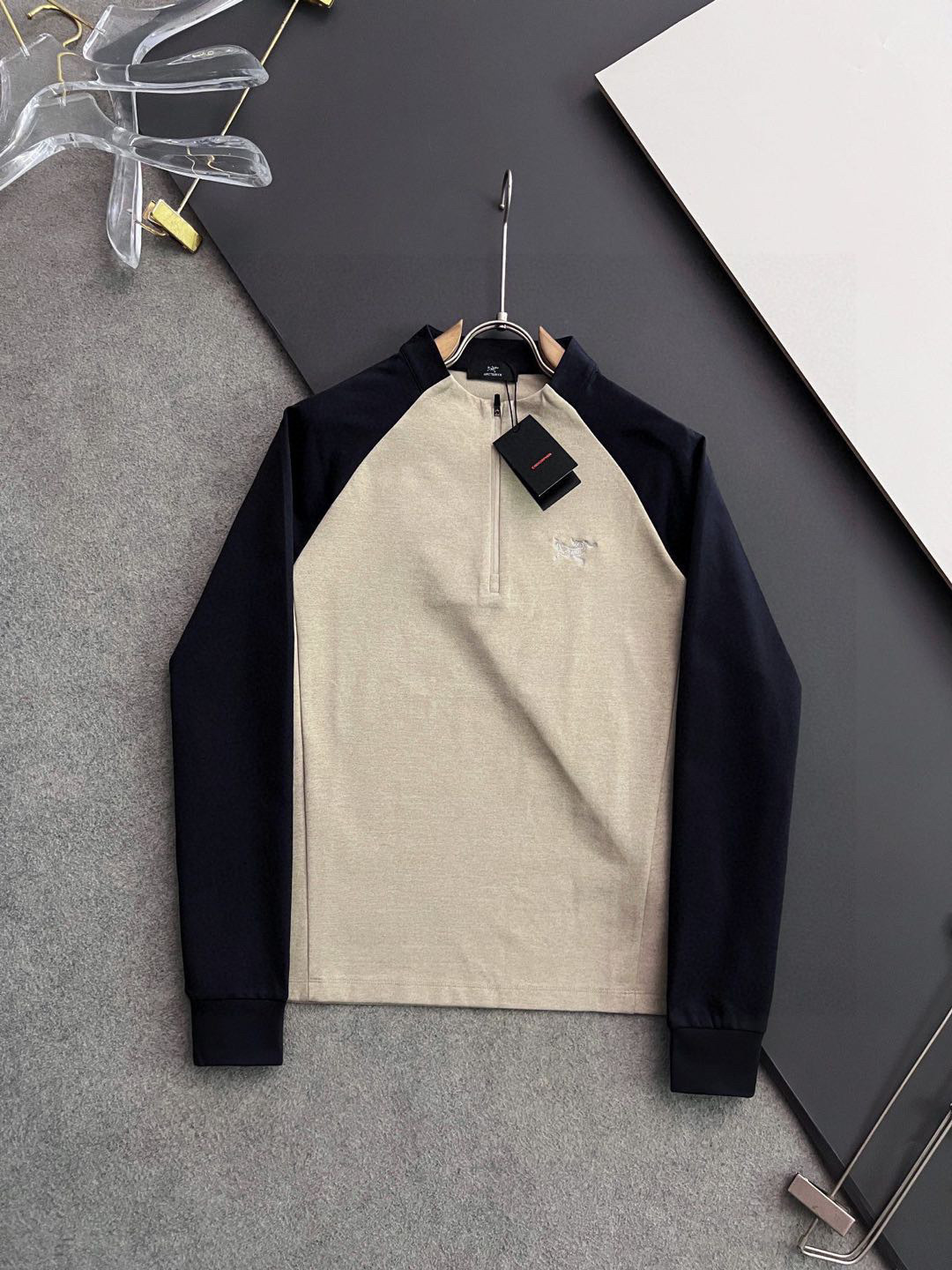 NO:546758,) The ancestor!  Limited versatile king in autumn and winter | Exclusive customization of imported samsa cotton cotton. Exquisite embroidery craftsmanship semi-zipper, soft and close-fitting technological fabric, customized original thread, extremely high grade, exquisite craftsmanship, sports versatile spirit, top body is so handsome, size M-3XL, alexander wang19860909）始祖！秋冬限定百搭王｜进口麻桑棉独家定制. 精美刺绣工艺半拉链,柔软贴身科技面料,定制原版螺纹,档次极高,工艺精湛,运动百搭精神上身帅到爆,尺码M-3XL,,alexander wang,Men's clothing