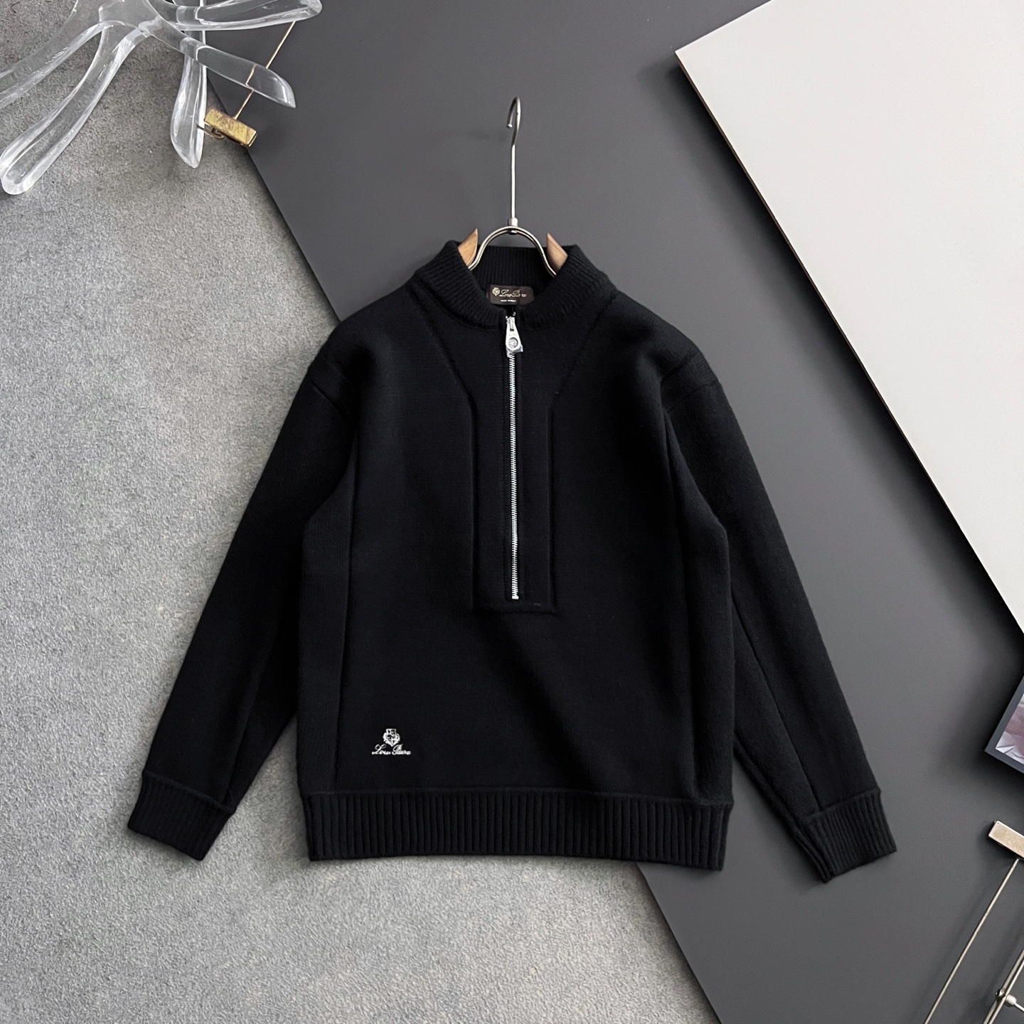 NO:546852,)LP*2025FW exclusive hot autumn and winter new thick knit sweater solid color weaving technology design!  The fabric feels thick and has a certain sense of self-weight, soft and dense terry texture, which is breathable and skin-friendly and comfortable to wear, beautiful colors, eye-catching and fashionable, and the upper body effect is age-reducing and versatile. Size M-3XL, loro piano, sweaters, alexander wang19860909）LP*2025FW独家爆款秋冬新款厚织毛衣纯色织法工艺设计！面料手感偏厚实,有一定的自重感,柔软绵密的毛圈肌理,贴身穿着透气亲肤舒适,色彩靓丽、吸睛时髦度爆棚,上身效果减龄又百搭. 尺码M-3XL,,loro piana,sweaters,alexander wang,Men's clothing