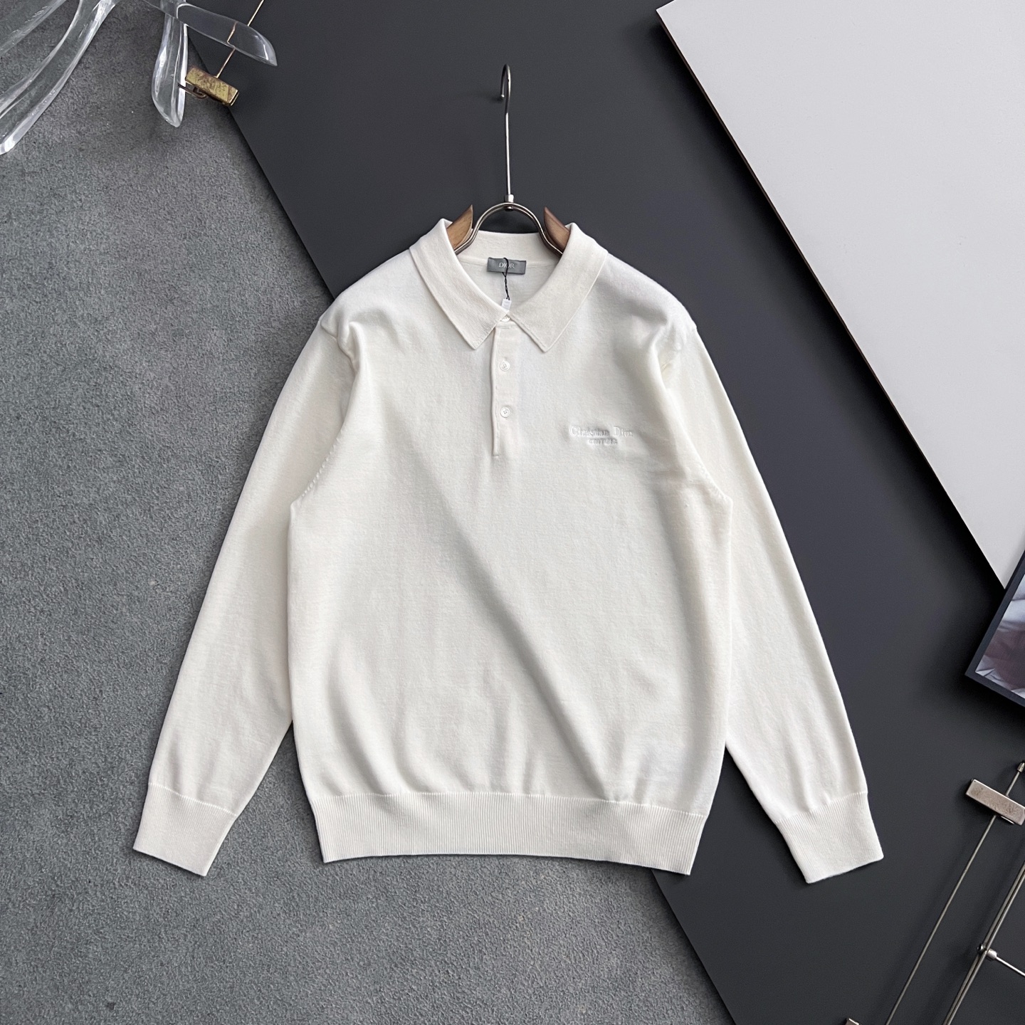 NO:548458,) CD*·25FW bottomed lapel sweater in autumn and winter!  High-quality imported Italian fabrics, high-density knitted, versatile sweaters, and shirts underwear are all very handsome!  Logo logo!  It is more durable and less likely to deform. It has excellent styles and can be easily held in all styles. It also needs to be collected for the fabrics!  The classic fashion decorations that are sought after every year have become popular all over the world!  Count M-3XL M bust 53 Shoulder width 44 Clothes length 70 Sleeve length 62 L bust 55 Shoulder width 46 Clothes length 72 Sleeve length 63 XL bust 57 Shoulder width 48 Clothes length 74 Sleeve length 64 2XL bust 59 Shoulder width 50 Clothes length 76 Sleeve length 65 3XL bust 61 Shoulder width 52 Clothes length 77 Sleeve length 66,,sweaters,shirts,alexander wang19860909）CD*·25FW秋冬打底翻领毛衣！高品质意大利进口面料,高密度针织,百搭毛衣,内搭衬衫都帅气十足！Logo标志！更耐穿更加不易变形,版型极好,各种风格都能轻松HOLD住,冲着版型面料也要收的类型！年年被追捧的经典时尚装饰已经风靡全球！码数M-3XL M胸围53 肩宽44 衣长70 袖长62 L胸围55 肩宽46 衣长72 袖长63 XL胸围57 肩宽48 衣长74 袖长64 2XL胸围59 肩宽50 衣长76 袖长65 3XL胸围61 肩宽52 衣长77 袖长66,,sweaters,shirts,alexander wang,Men's clothing