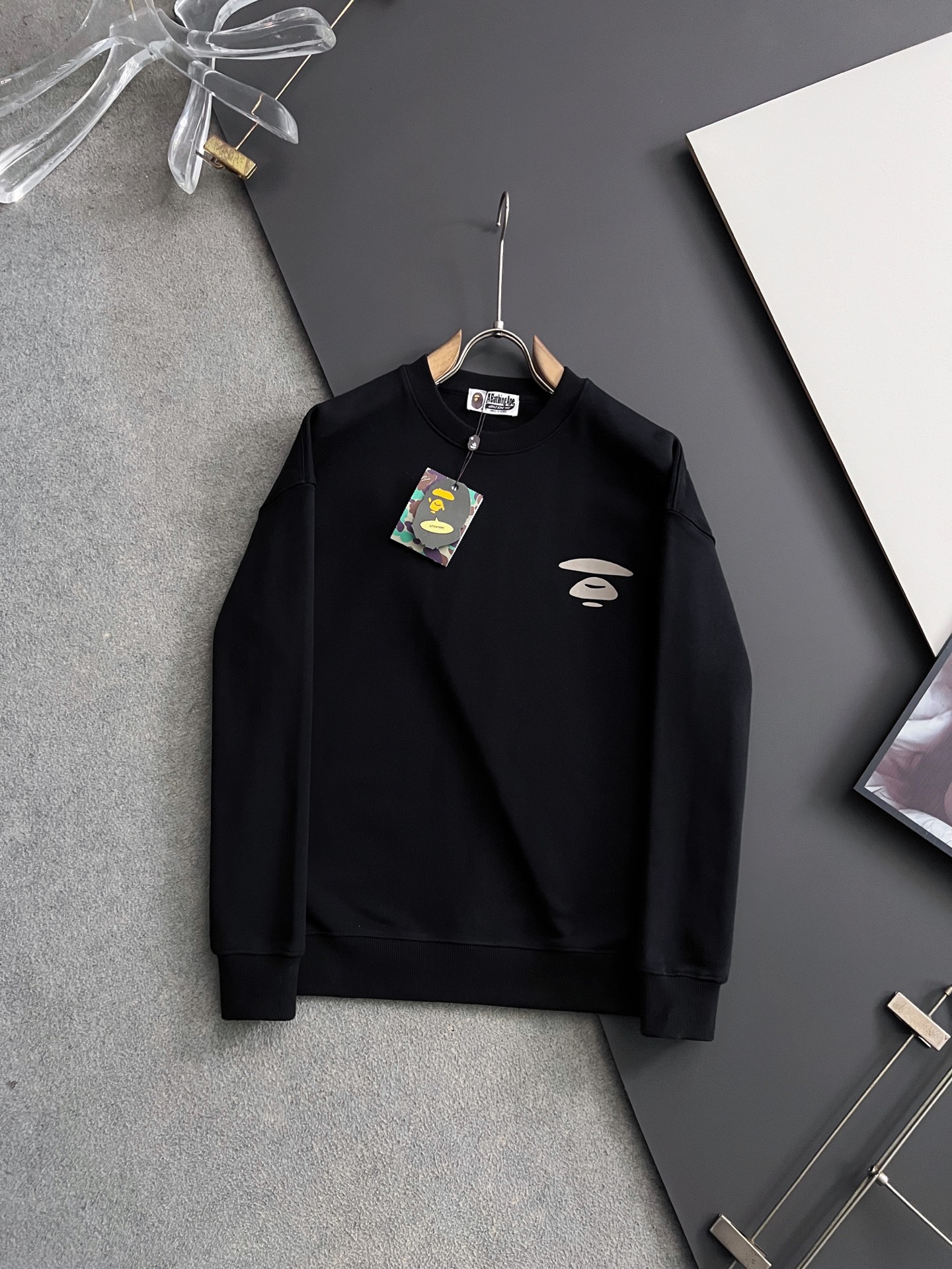 NO:550312,)AAPE*!  The highest version｜Exclusive high-end customization. 15 years of professional sweatshirts, perfect grade in both fabric and style, exquisite craftsmanship round neck style, exclusive special cotton 380g fabric upgraded washing large terry rings, soft and close-fitting technology fabric, customized original thread, extremely high grade, exquisite craftsmanship, and handsome upper body, size M-3XL, hoodie, sweatshirts, alexander wang19860909）AAPE*！最高版｜独家 高端定制. 15年专业卫衣,无论是面料上还是版型上都是完美越级,精美工艺圆领款,独家特制纯棉380克面料升级水洗大毛圈、柔软贴身科技面料,定制原版螺纹,档次极高,工艺精湛,上身帅到爆,尺码M-3XL,,hoodie,sweatshirts,alexander wang,Men's clothing