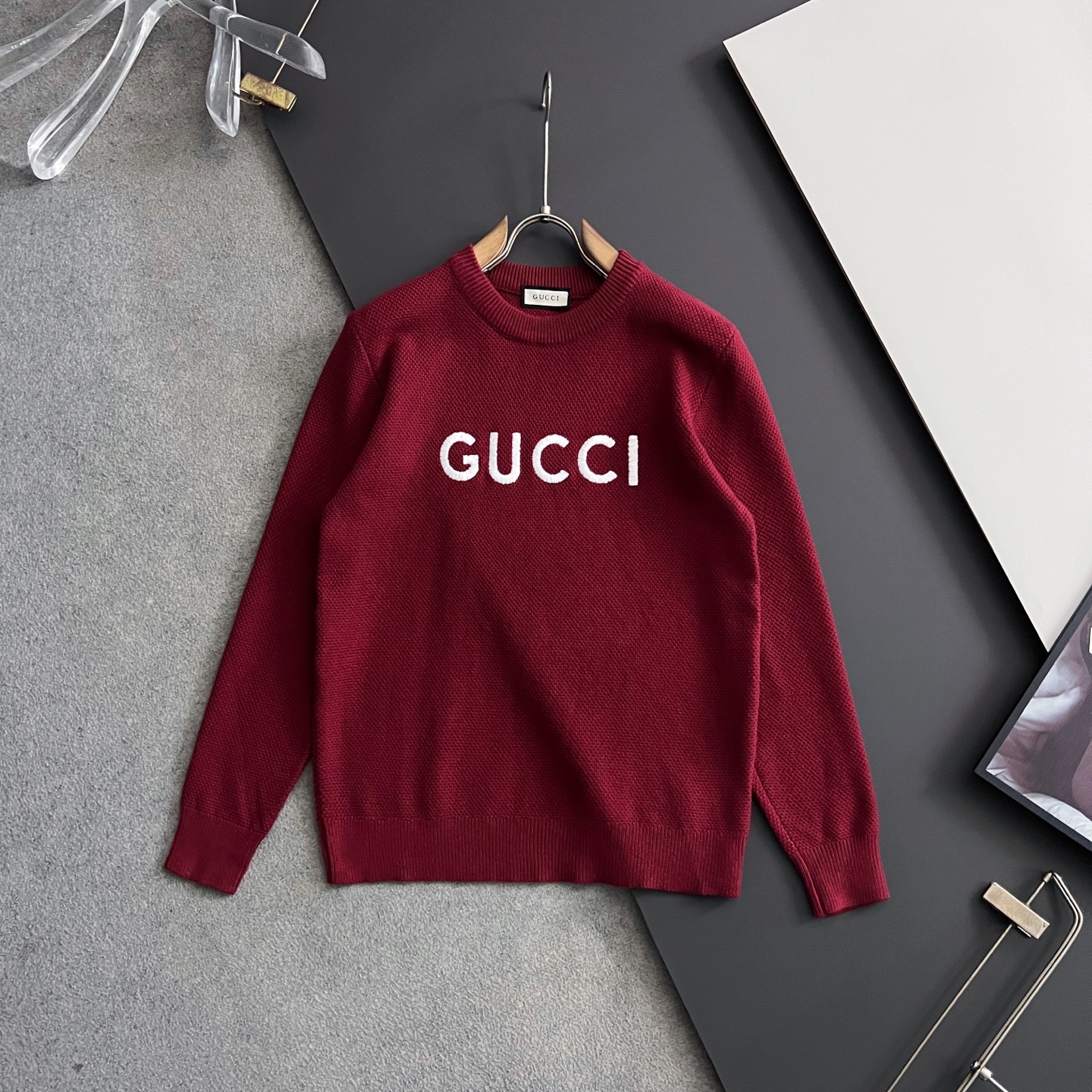 NO:564117,) Gucc* sweater, the latest style for autumn and winter!  High-quality Italian imported fabrics, high-density knitting, versatile sweaters, and shirts are all very handsome!  Logo!  It is more durable and less prone to deformation. It has an excellent fit and can be easily held in various styles. It is also a type that needs to be adjusted according to the fit of the fabric!  The classic fashion decoration that is sought after every year has become popular all over the world!  Size M-3XL,,gucci,sweaters,shirts,alexander wang19860909）Gucc*·款毛衣,秋冬最新款！高品质意大利进口面料,高密度针织,百搭毛衣,内搭衬衫都帅气十足！Logo标志！更耐穿更加不易变形,版型极好,各种风格都能轻松HOLD住,冲着版型面料也要收的类型！年年被追捧的经典时尚装饰已经风靡全球！码数M-3XL,,gucci,sweaters,shirts,alexander wang,Men's clothing