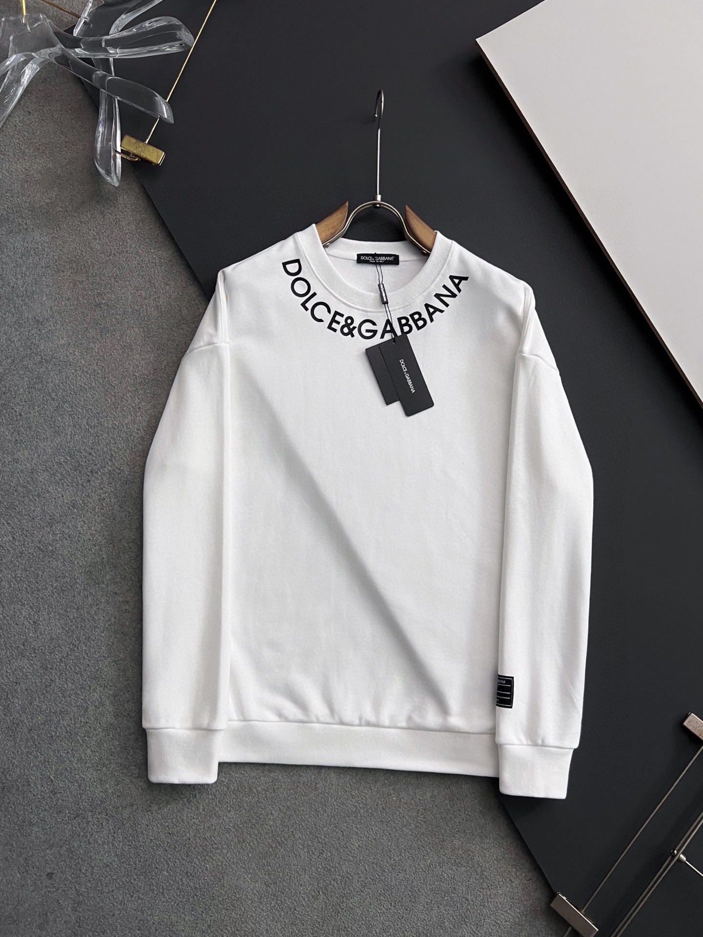 NO:573263,) DG* highest version | Exclusive high-end customization. 15 years of professional sweatshirts, both in fabric and pattern, are perfect leaps and bounds, exquisite craftsmanship round neck style, exclusive special pure cotton 380g fabric upgraded washed large terry, soft and close-fitting technical fabrics, customized original threads, extremely high grade, exquisite workmanship, extremely handsome upper body, size M-3XL,, hoodie, sweatshirts, alexander wang19860909）DG*最高版｜独家 高端定制. 15年专业卫衣,无论是面料上还是版型上都是完美越级,精美工艺圆领款,独家特制纯棉380克面料升级水洗大毛圈、柔软贴身科技面料,定制原版螺纹,档次极高,工艺精湛,上身帅到爆,尺码M-3XL,,hoodie,sweatshirts,alexander wang,Men's clothing